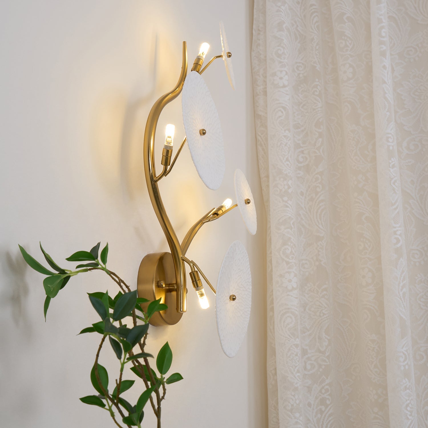 Keramische Lotusbloem Wandlamp met Gouden Armatuur – Cascade Lichteffect voor Stijlvolle Verlichting | Sansoti