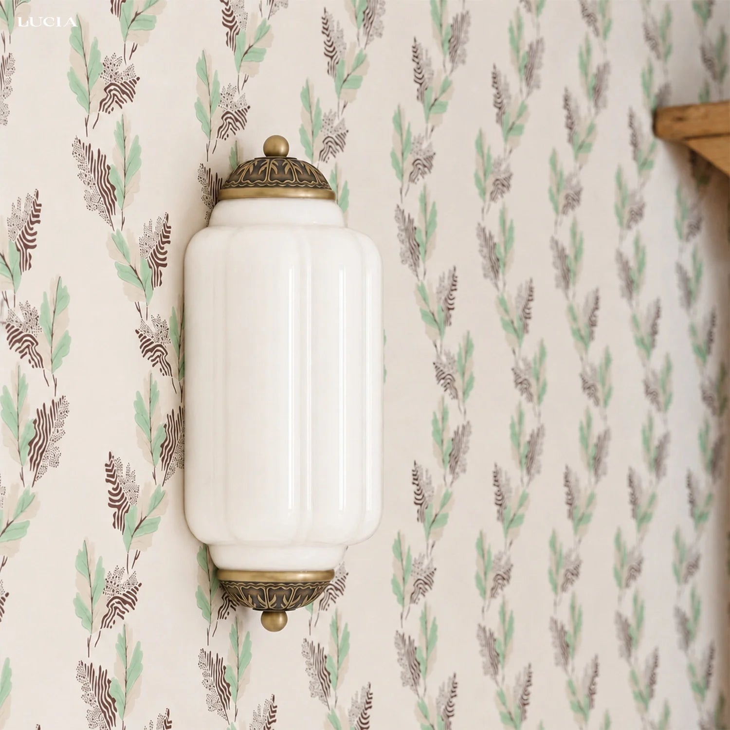 Vintage Wandlamp met Melkglazen Kap en Antieke Afwerking voor Sfeervolle Verlichting | Sansoti
