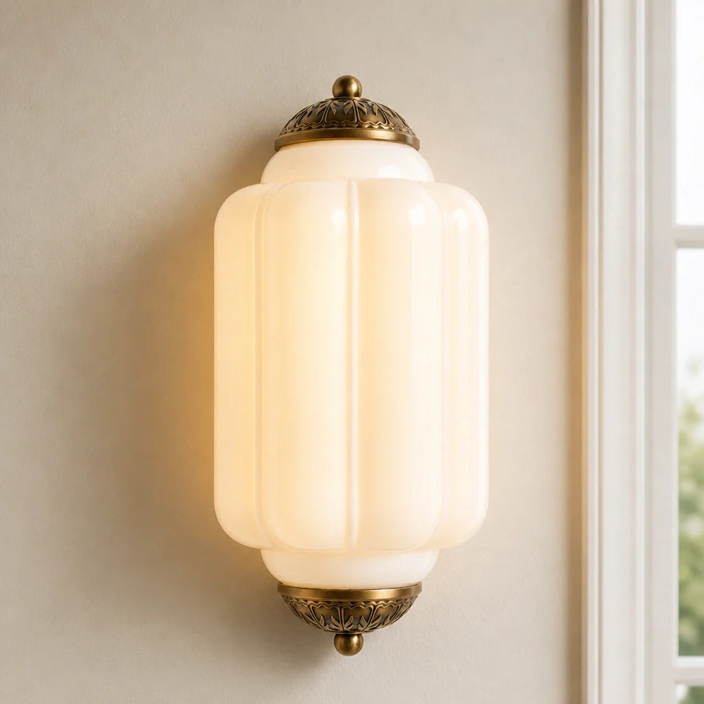 Vintage Wandlamp met Melkglazen Kap en Antieke Afwerking voor Sfeervolle Verlichting | Sansoti