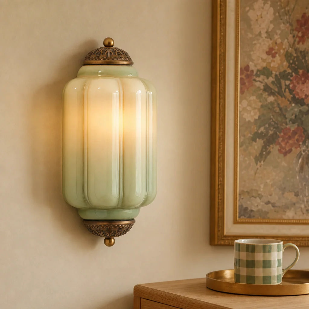 Vintage Wandlamp met Melkglazen Kap en Antieke Afwerking voor Sfeervolle Verlichting | Sansoti