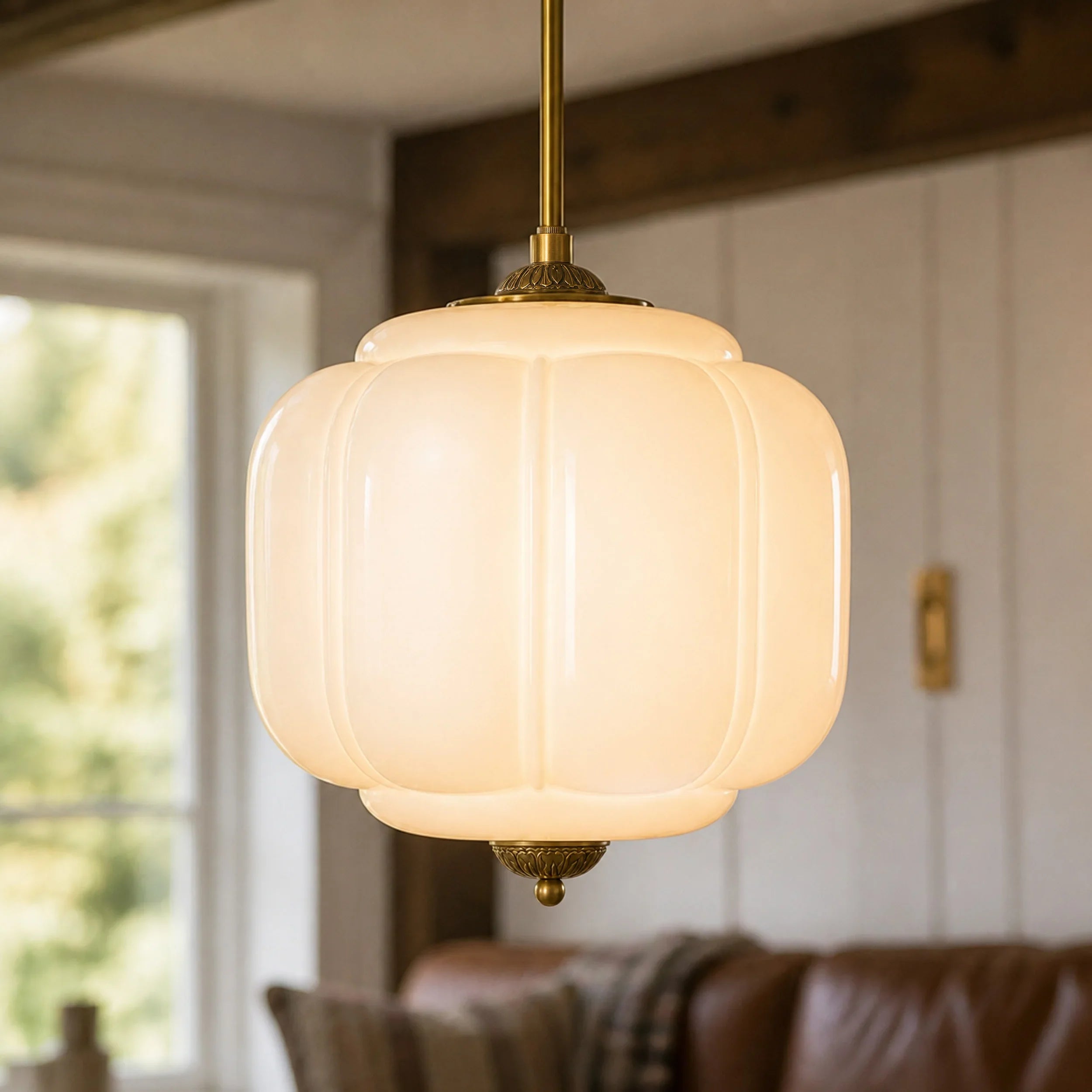 Vintage Melkglas Hanglamp met Messing Armatuur – Klassiek Retro Design voor Eetkamer, Hal & Leeshoek | Sansoti
