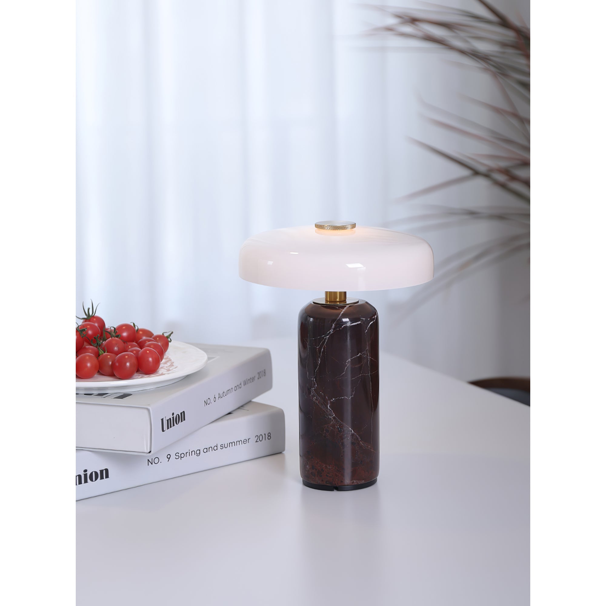 Marmeren Tafellamp met Oplaadbare Batterij – Opaline Glazen Bol & Espresso Marmeren Voet – Touch Dimbaar | Sansoti