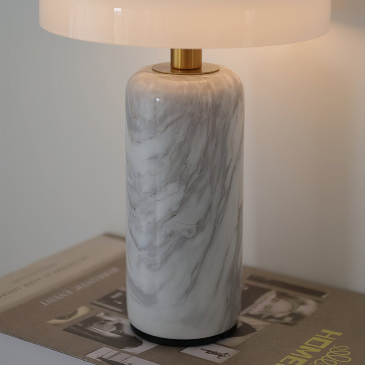 Marmeren Tafellamp met Oplaadbare Batterij – Opaline Glazen Bol & Espresso Marmeren Voet – Touch Dimbaar | Sansoti