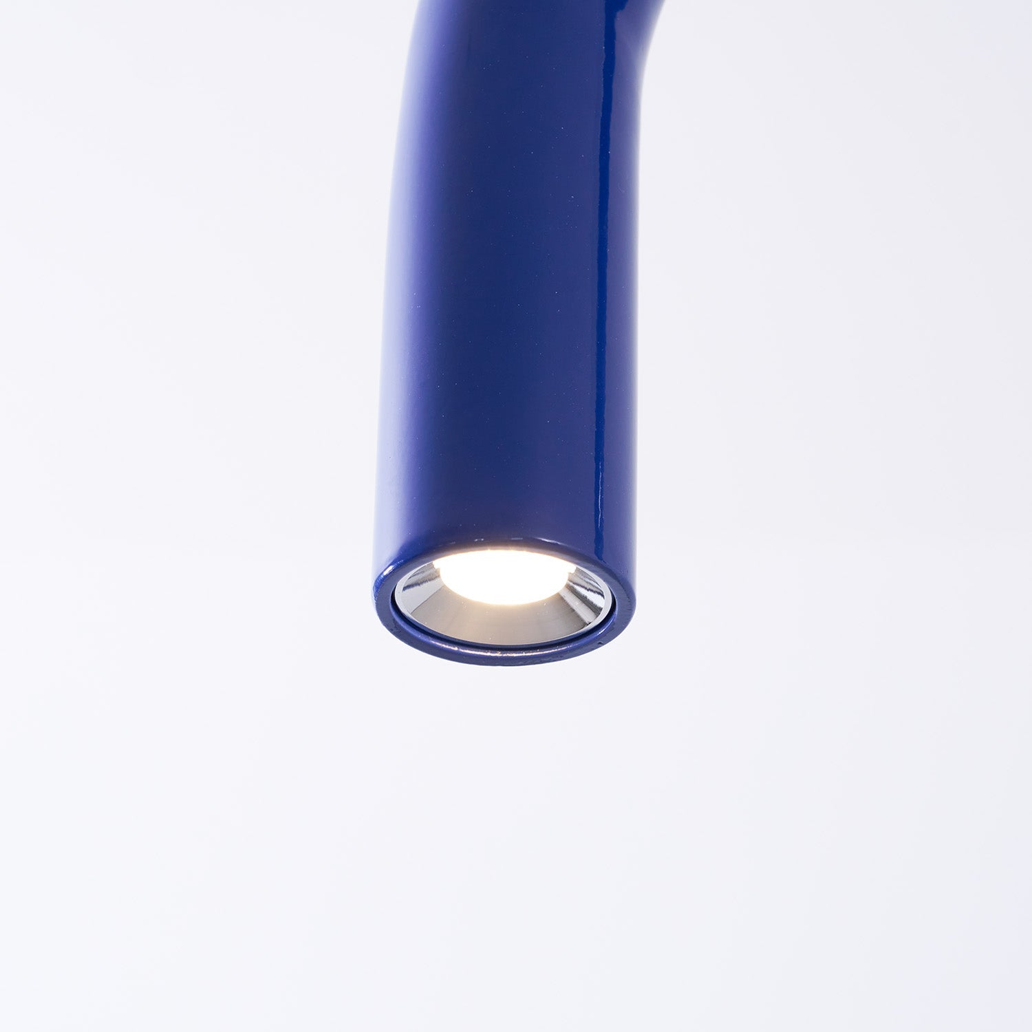 Moderne Kroonluchter met Cirkelvormige M-Bogen – 4, 7 of 9 Lichtpunten in Wit, Zwart of Blauw | Sansoti