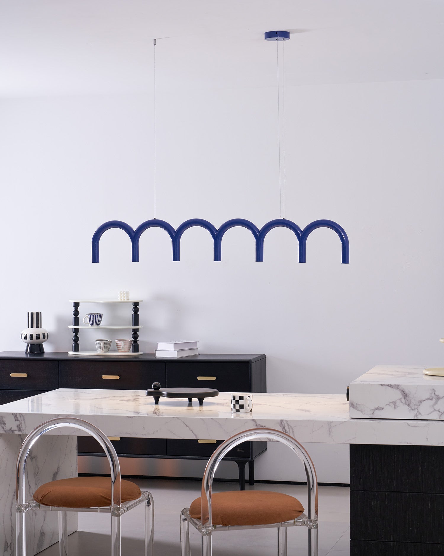 Moderne Kroonluchter met Cirkelvormige M-Bogen – 4, 7 of 9 Lichtpunten in Wit, Zwart of Blauw | Sansoti