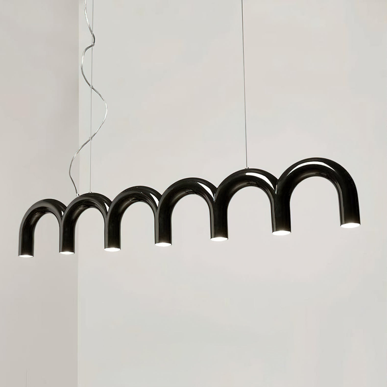 Moderne Kroonluchter met Cirkelvormige M-Bogen – 4, 7 of 9 Lichtpunten in Wit, Zwart of Blauw | Sansoti
