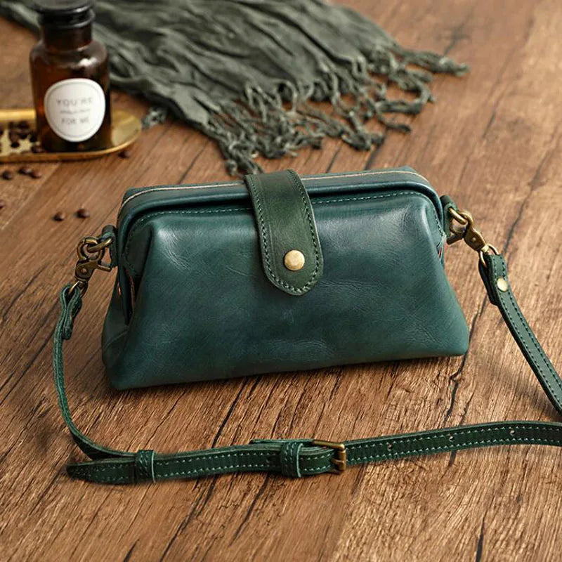 Crossbody Schoudertas Leer 22x12x6 cm Handgemaakt Damestas voor Dagelijks Gebruik Elegante Compacte Tas | Sansoti