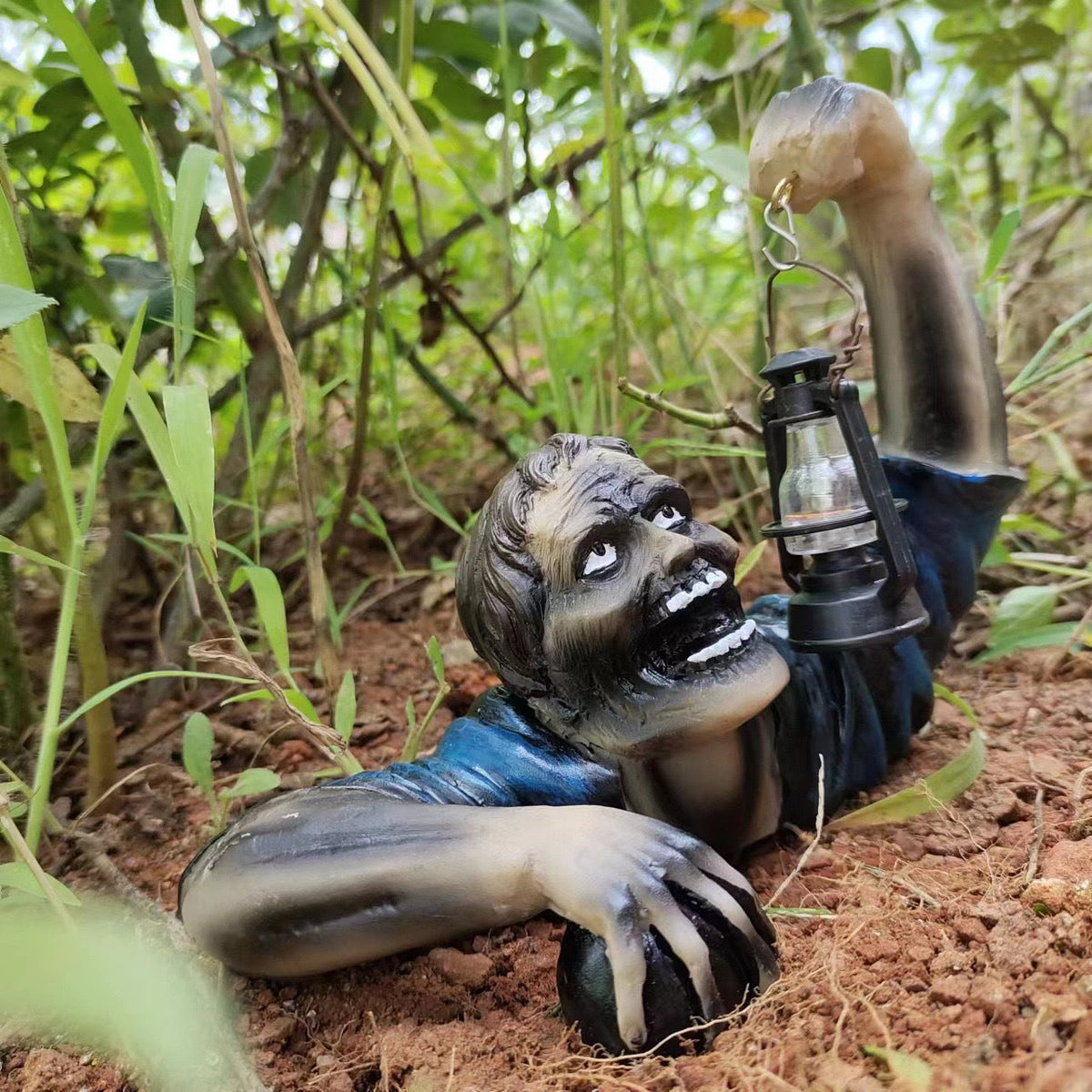 Harz-Zombie-Gartenfigur mit Laterne für Halloween-Außendekoration, Garten und Terrasse, wasserfest, Horror | Sansoti