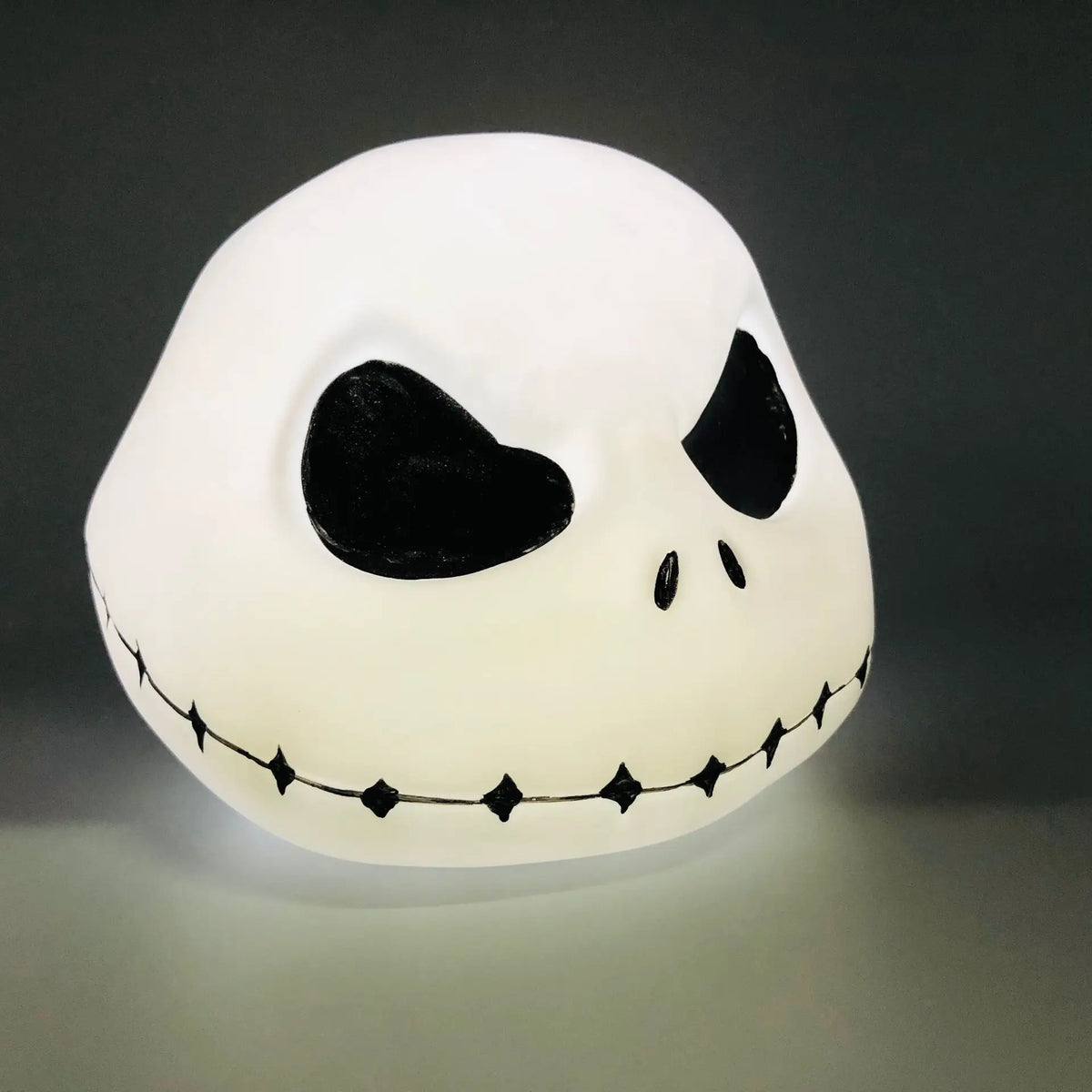Dekoracyjna lampka nocna z figurką Jacka Skellingtona, kolorowa lampka LED w stylu Halloween, lampka nastrojowa i dekoracja do pokoju dziecięcego | Sansoti