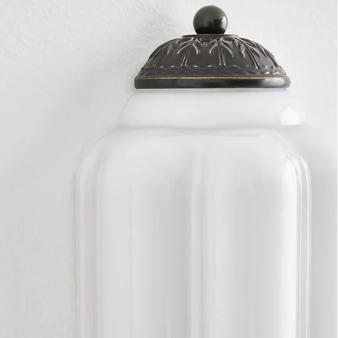 Vintage Wandlamp met Melkglazen Kap en Antieke Afwerking voor Sfeervolle Verlichting | Sansoti
