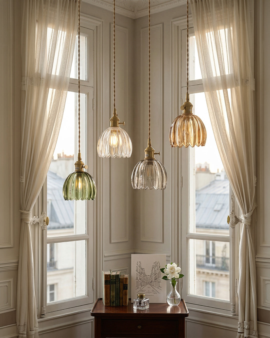 MAREN Hanglamp – Japanse Bloemvormige Glazen Lamp met Zacht Diffuus Licht – Verkrijgbaar in Groen, Transparant, Amber en Rookgrijs – Ø12cm x H18cm | Sansoti