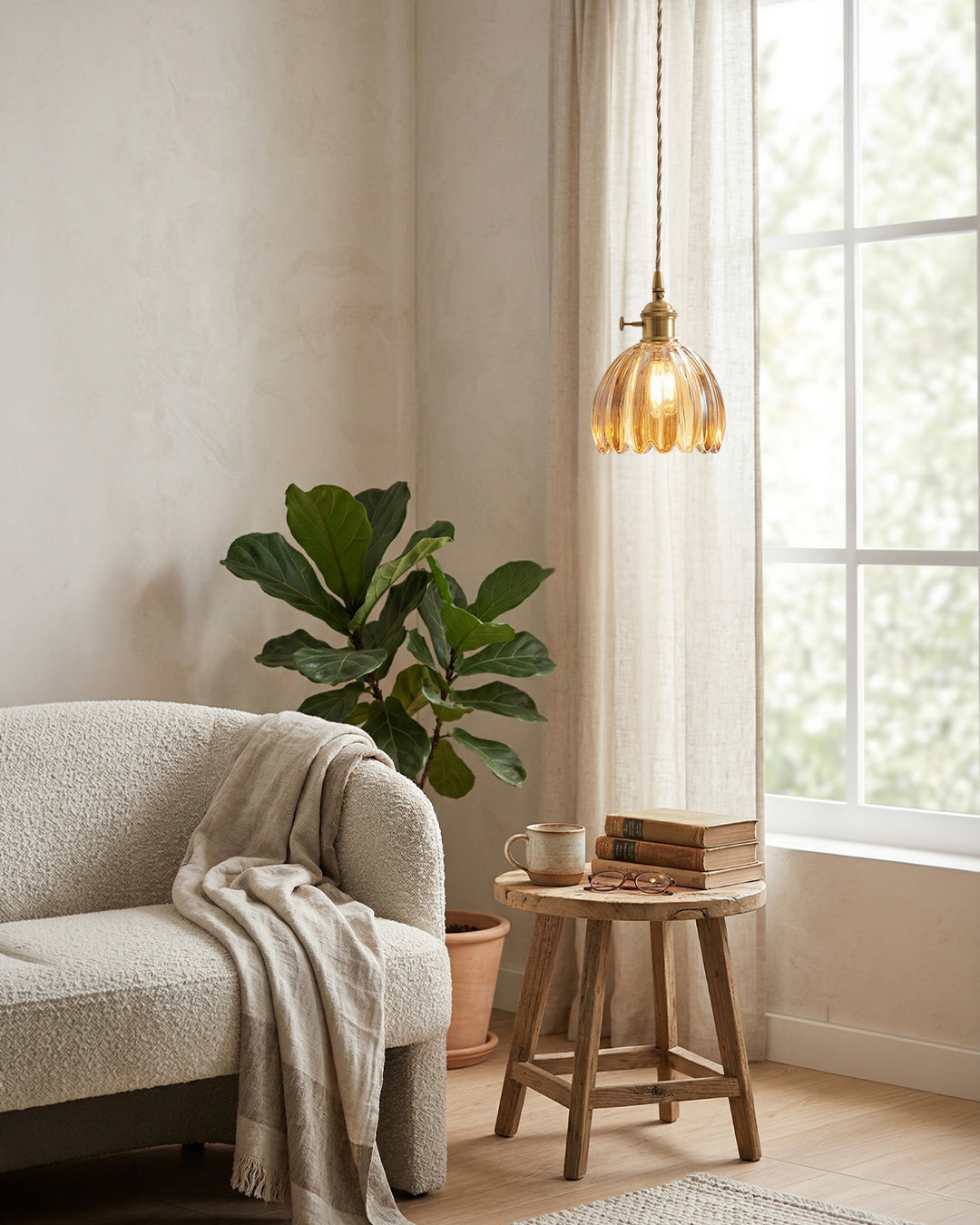 MAREN Hanglamp – Japanse Bloemvormige Glazen Lamp met Zacht Diffuus Licht – Verkrijgbaar in Groen, Transparant, Amber en Rookgrijs – Ø12cm x H18cm | Sansoti