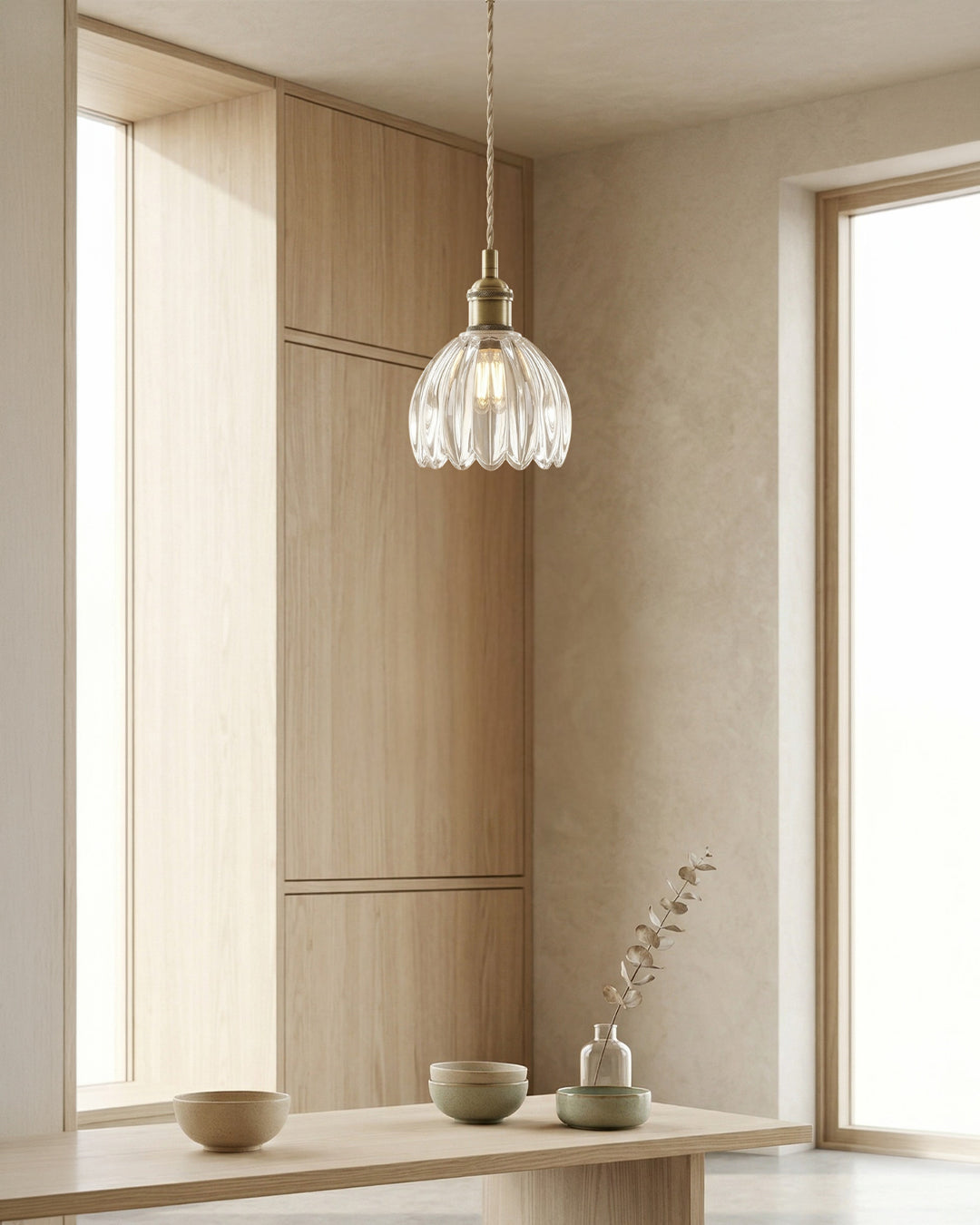 MAREN Hanglamp – Japanse Bloemvormige Glazen Lamp met Zacht Diffuus Licht – Verkrijgbaar in Groen, Transparant, Amber en Rookgrijs – Ø12cm x H18cm | Sansoti