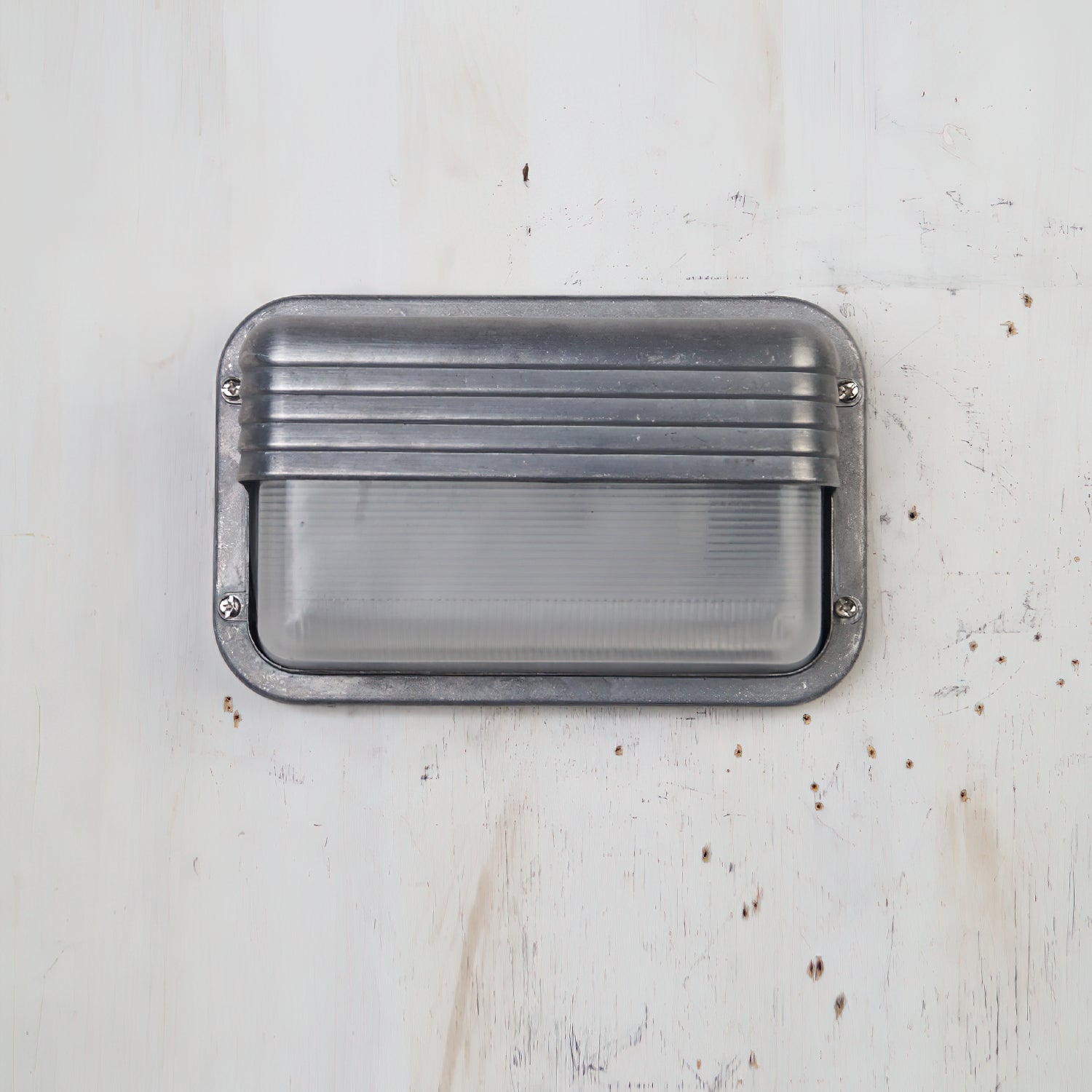 Nautische Außenwandleuchte Bulkhead mit Opalglas und Aluminiumgehäuse für Fassade und Eingang | Restfield
