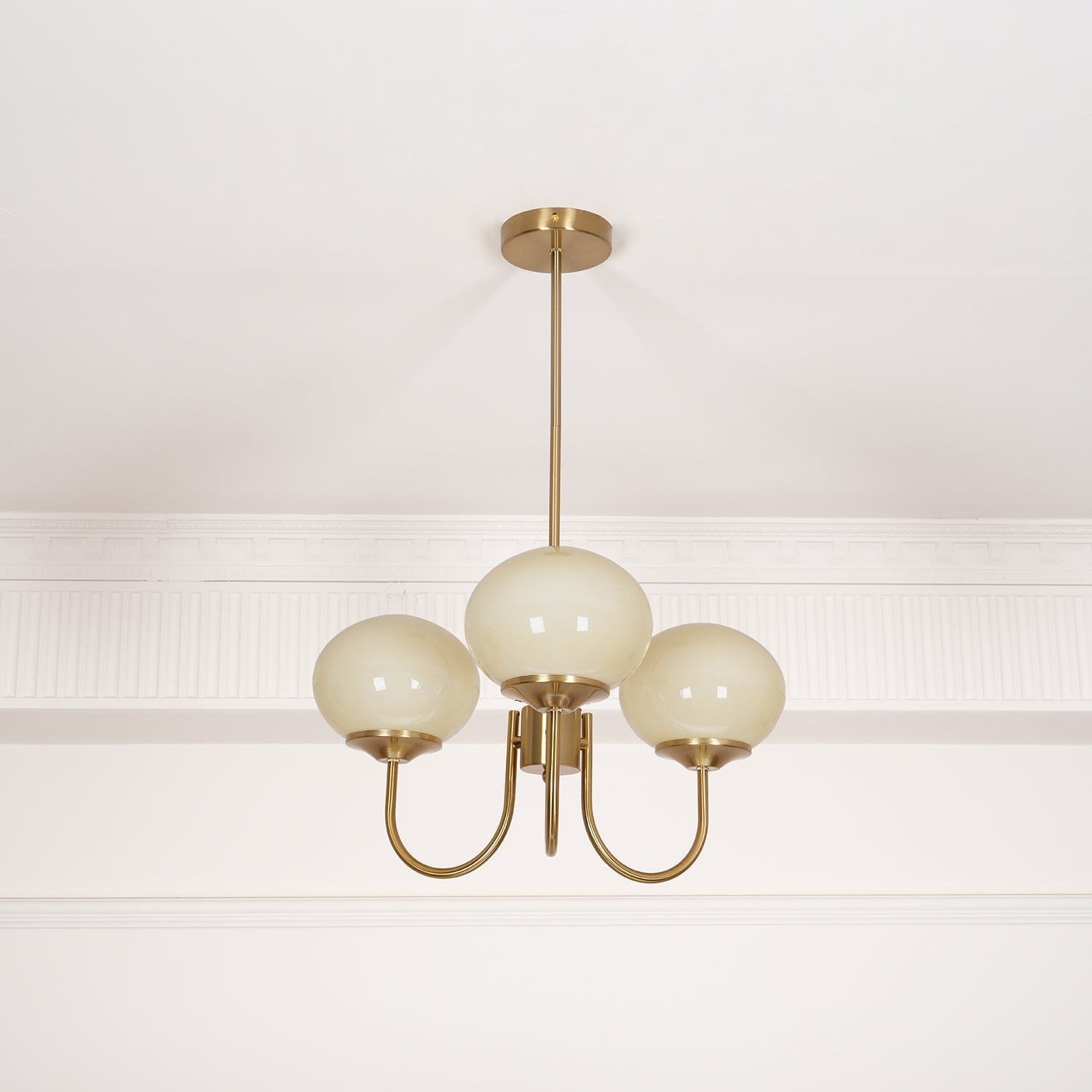 Lustre en Verre Avec Boules Roses, Blanches Ou Crème Et Cadre Doré Ou Chromé Lustre Design Moderne Avec 3 Ou 5 Points Lumineux Pour Salon Et Salle à Manger | Restfield