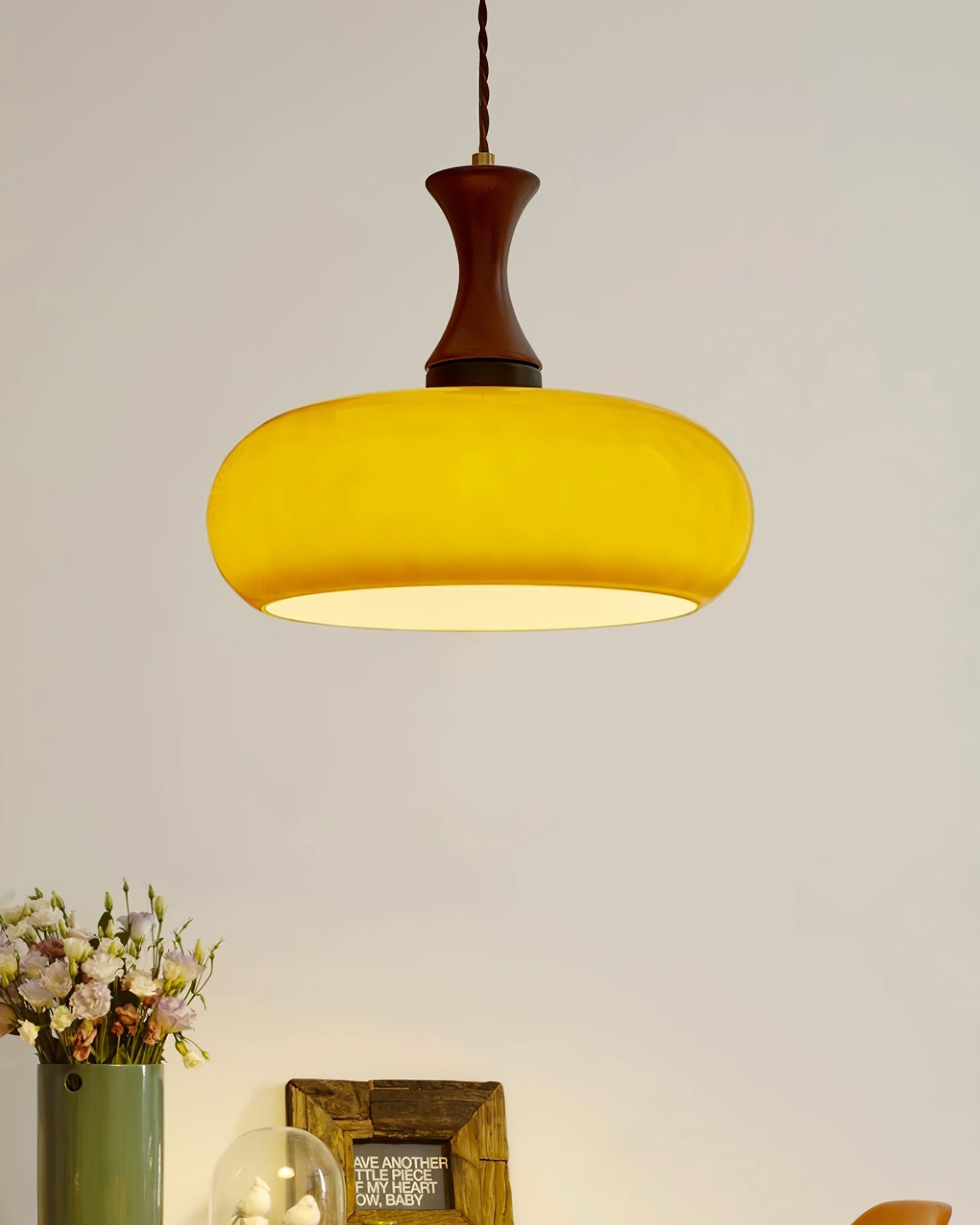 Amber glazen hanglamp – warme sfeerverlichting voor woonkamer en eetkamer | Sansoti