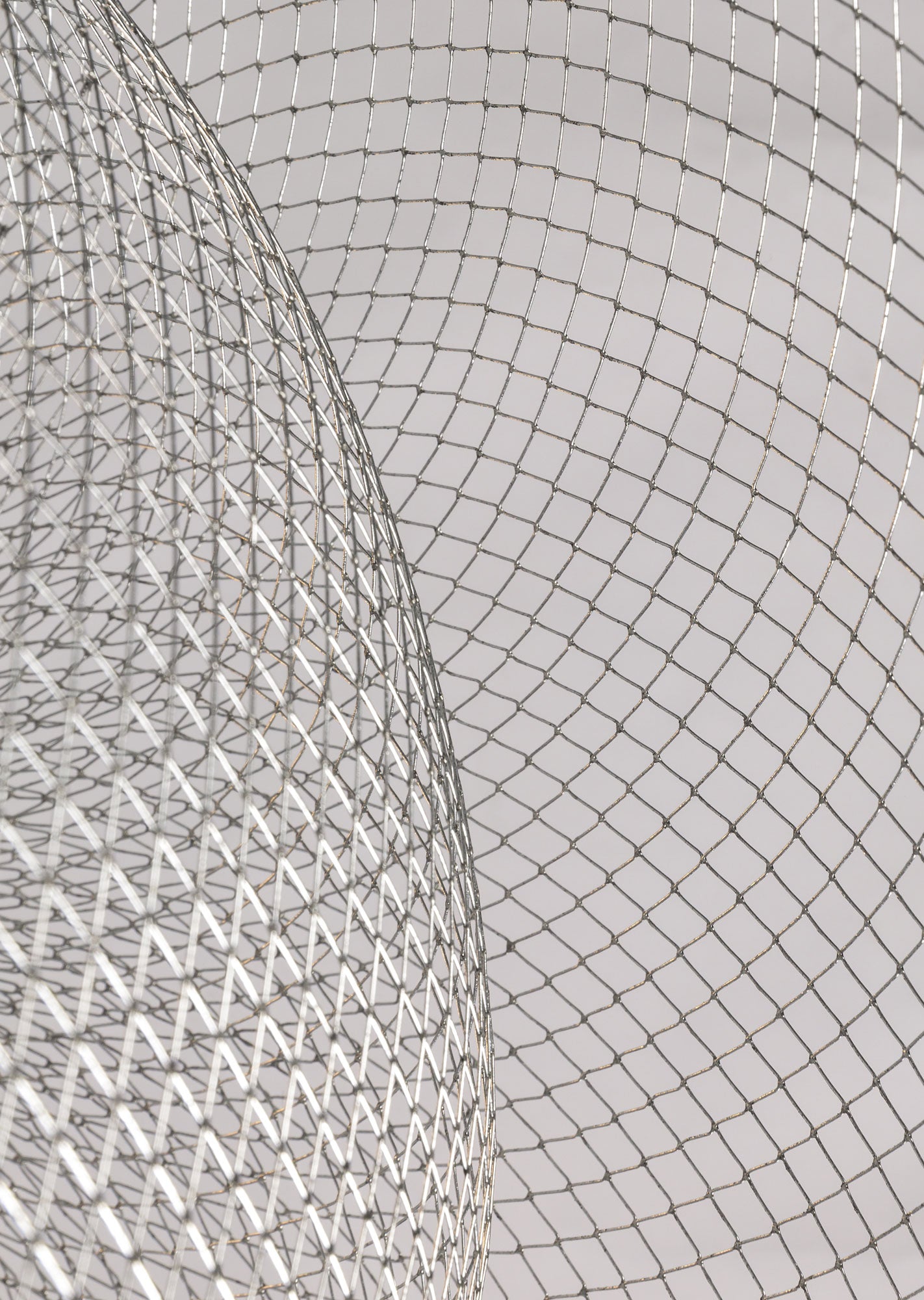 Geometrische Metalen Kroonluchter met Geïntegreerde LED en Messing Accenten – Drie Gelaagde Designlamp | Sansoti