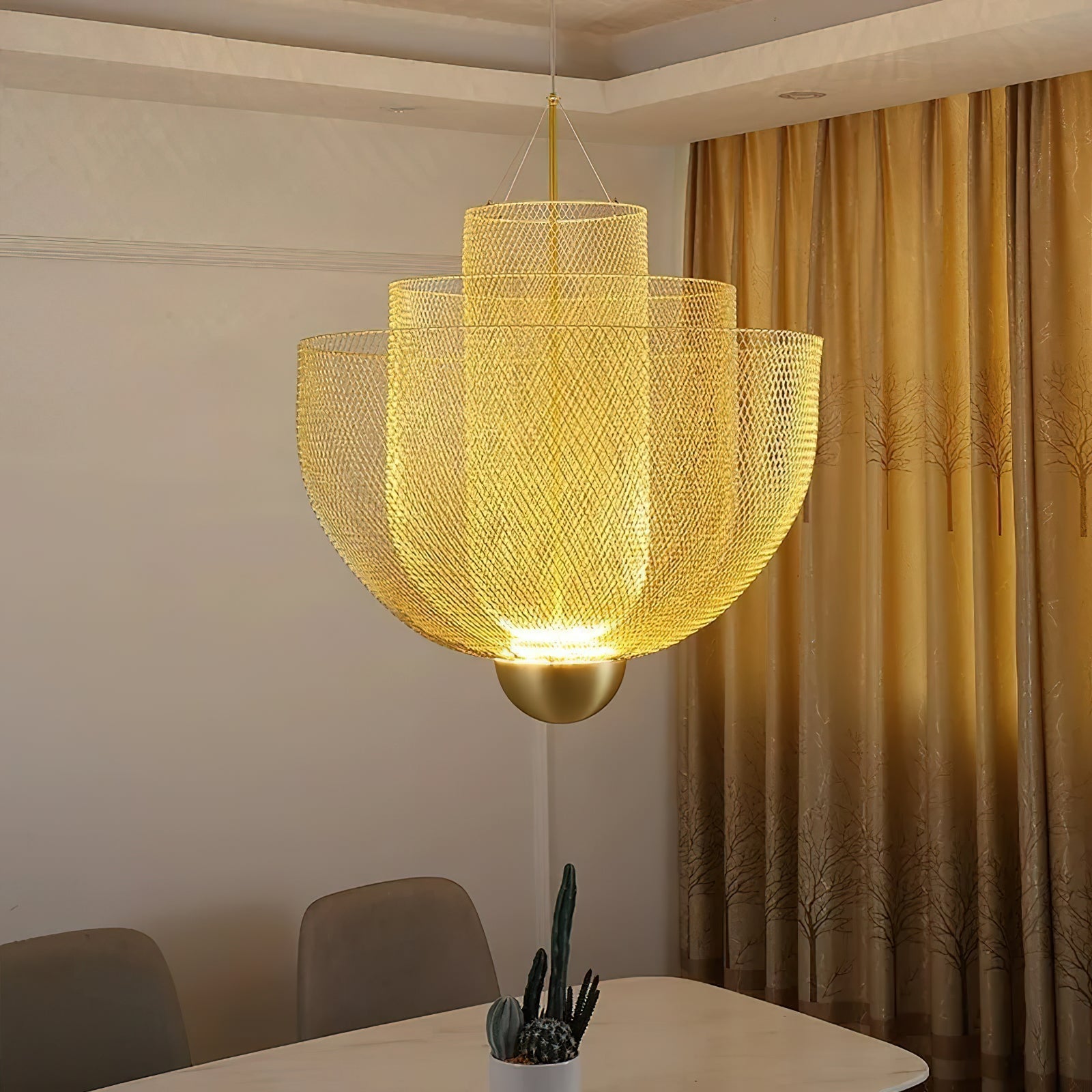 Geometrische Metalen Kroonluchter met Geïntegreerde LED en Messing Accenten – Drie Gelaagde Designlamp | Sansoti