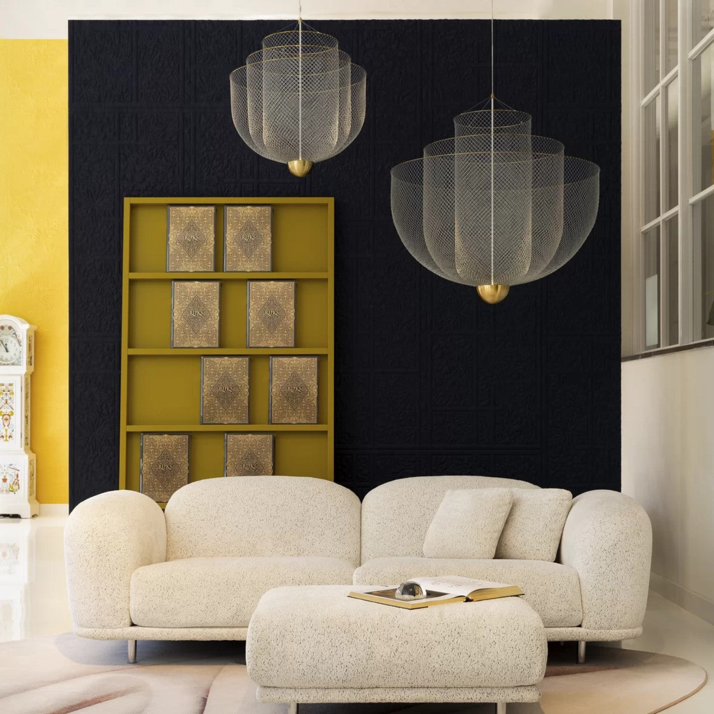 Geometrische Metalen Kroonluchter met Geïntegreerde LED en Messing Accenten – Drie Gelaagde Designlamp | Sansoti