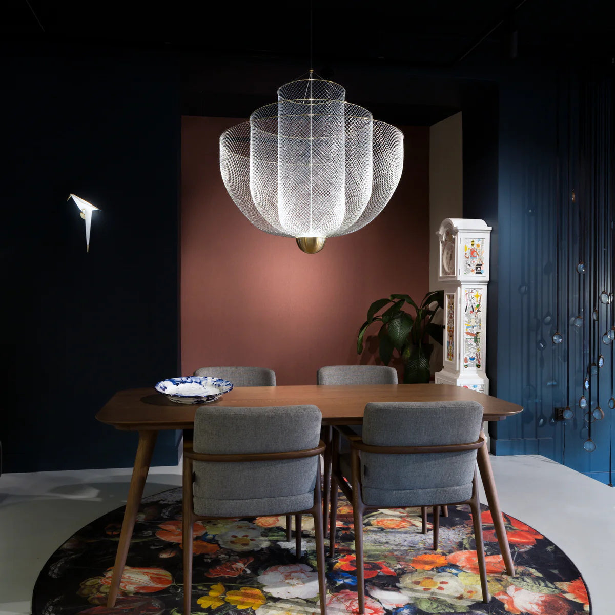 Geometrische Metalen Kroonluchter met Geïntegreerde LED en Messing Accenten – Drie Gelaagde Designlamp | Sansoti