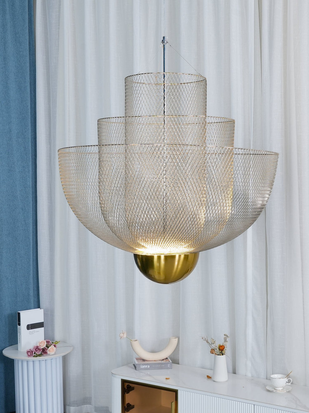 Geometrische Metalen Kroonluchter met Geïntegreerde LED en Messing Accenten – Drie Gelaagde Designlamp | Sansoti
