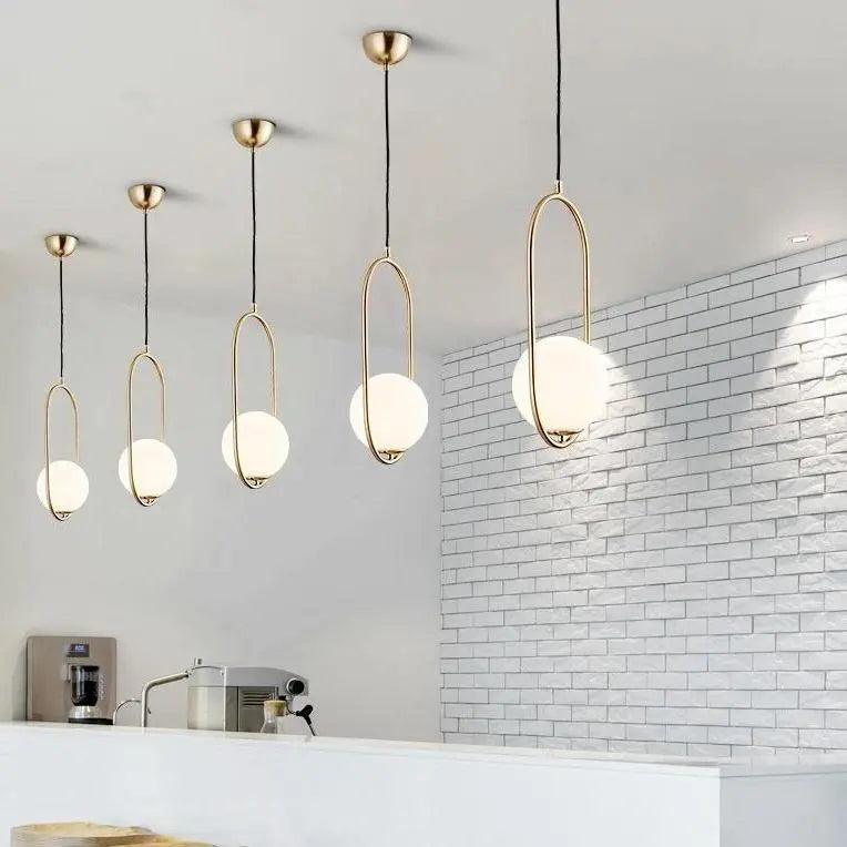 Scandinavische Hanglamp Mia met Gouden Armatuur en Glazen Kap – Moderne Plafondverlichting voor Eetkamer, Slaapkamer en Woonkamer | Sansoti