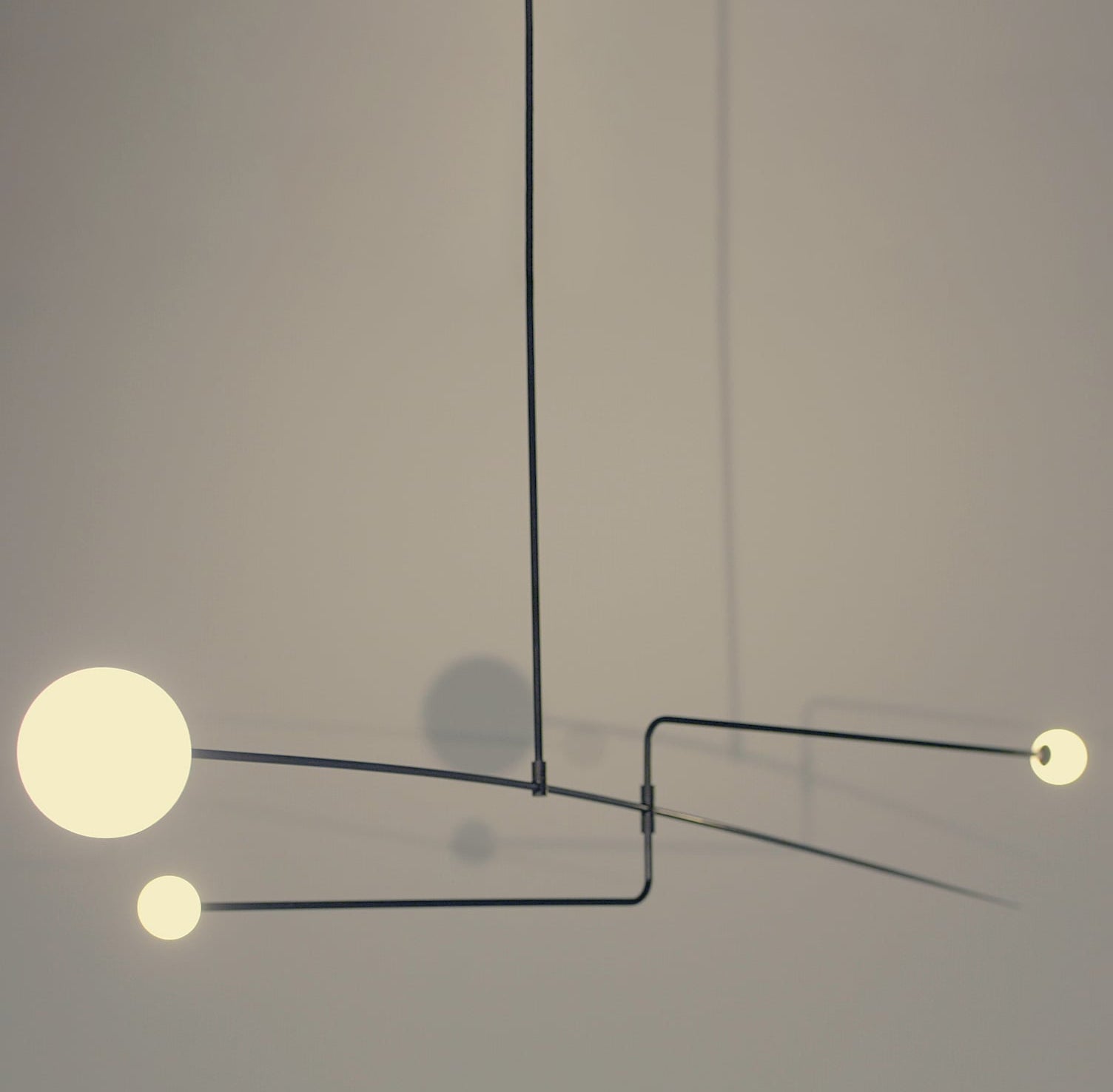 Mobiel Plafondlamp met Glazen Bollen – Modern Messing of Zwart Design – 9 Configuraties – G9 & G4 Fitting | Sansoti