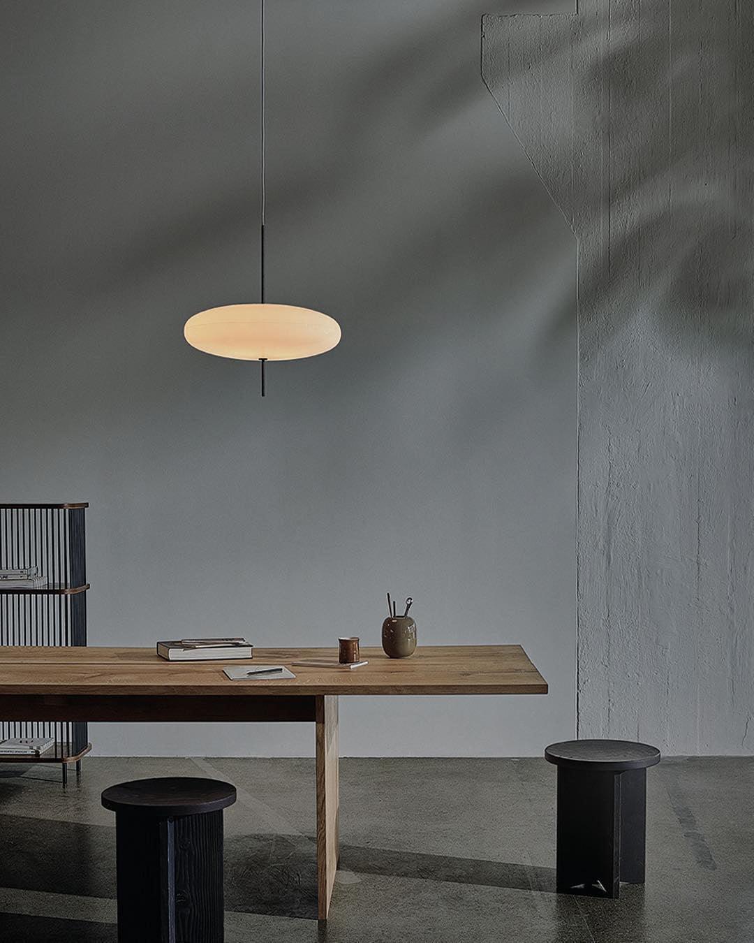 Opaalwitte Schijfhanglamp Elliptisch Design Glas-Effect Polymeer 3-4 Lichtpunten E26/E27 Moderne Designlamp Scandinavische Stijl Zwart of Wit Scandinavisch Interieur | Sansoti