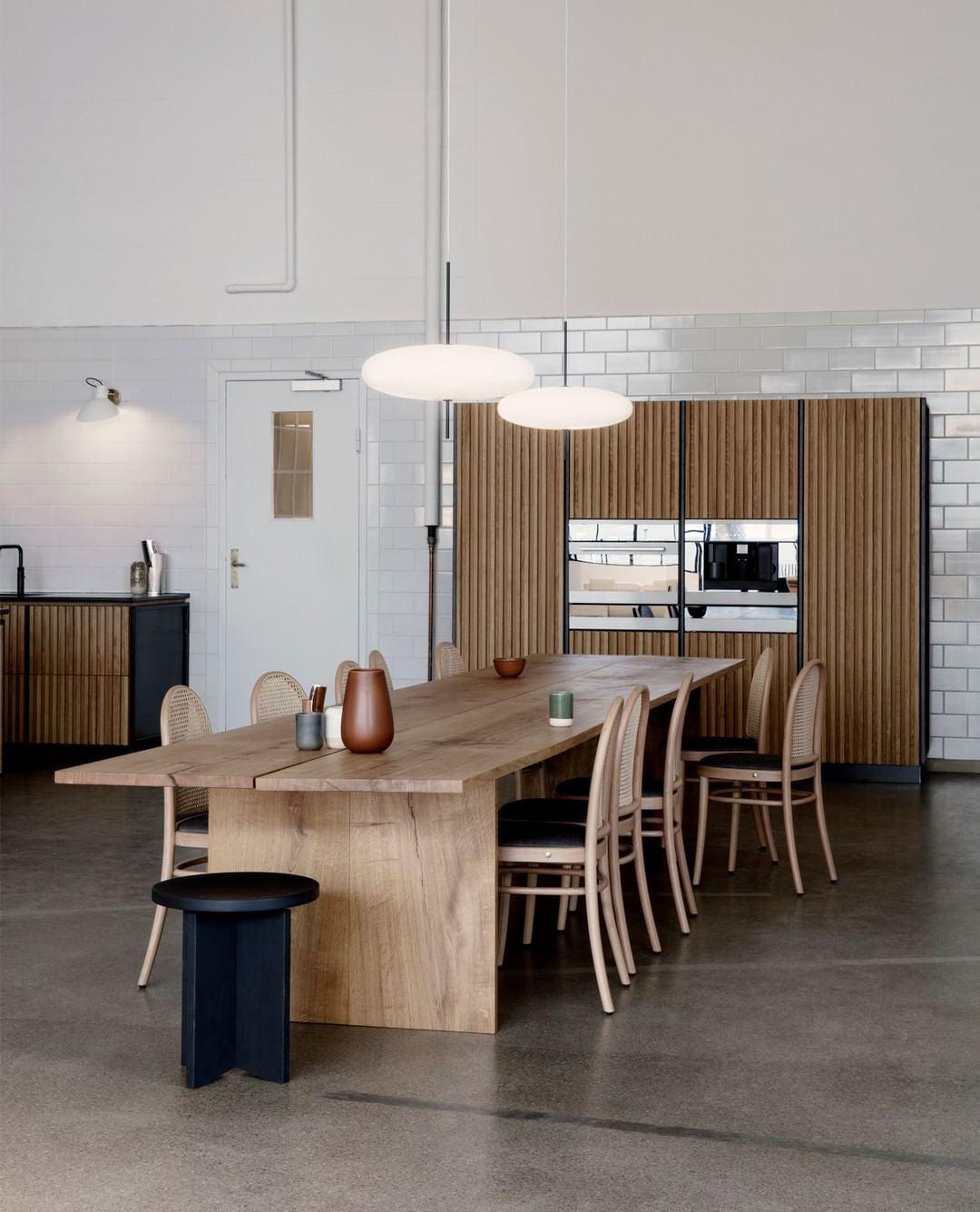 Opaalwitte Schijfhanglamp Elliptisch Design Glas-Effect Polymeer 3-4 Lichtpunten E26/E27 Moderne Designlamp Scandinavische Stijl Zwart of Wit Scandinavisch Interieur | Sansoti