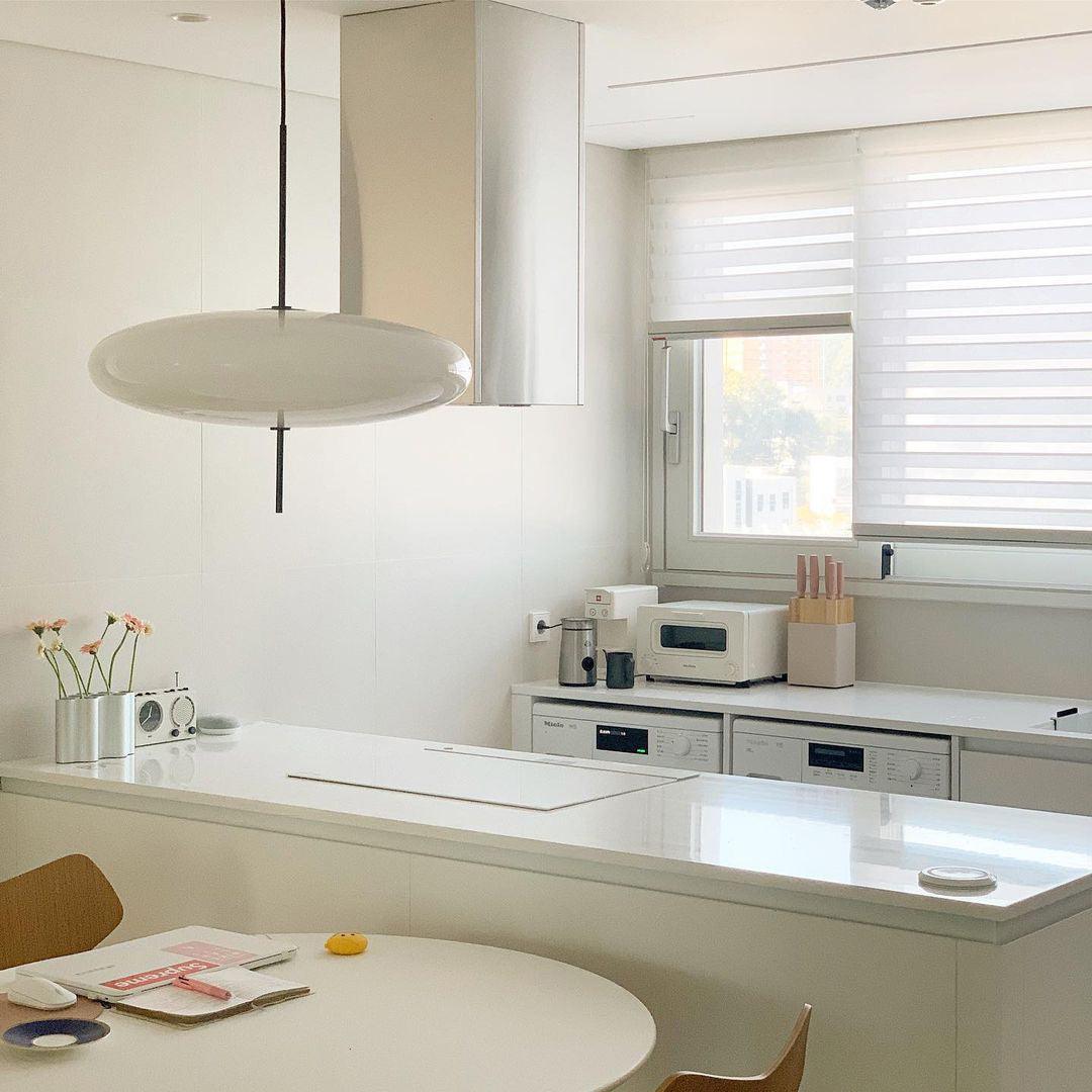 Opaalwitte Schijfhanglamp Elliptisch Design Glas-Effect Polymeer 3-4 Lichtpunten E26/E27 Moderne Designlamp Scandinavische Stijl Zwart of Wit Scandinavisch Interieur | Sansoti