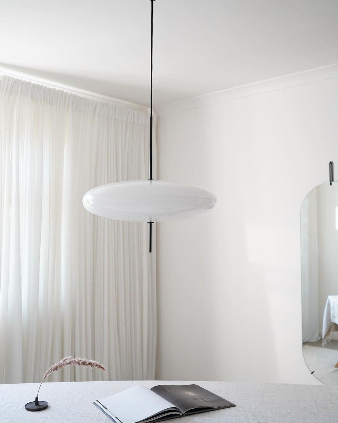 Opaalwitte Schijfhanglamp Elliptisch Design Glas-Effect Polymeer 3-4 Lichtpunten E26/E27 Moderne Designlamp Scandinavische Stijl Zwart of Wit Scandinavisch Interieur | Sansoti