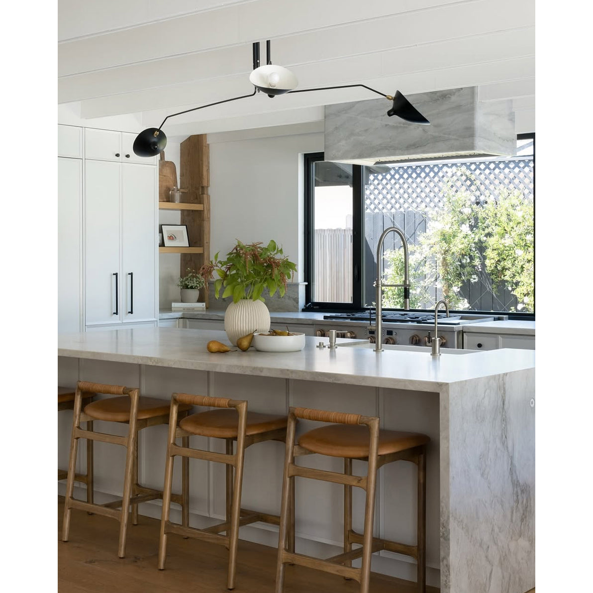 Verstelbare Spinlamp Multi-Arm Plafondlamp Industriële Design Messing Details Zwart Wit Scandinavisch Modern | Sansoti