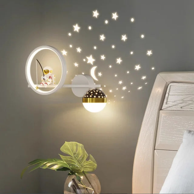 Applique murale enfant avec projection d’étoiles et lune pour chambre, veilleuse douce à lumière chaude | Restfield