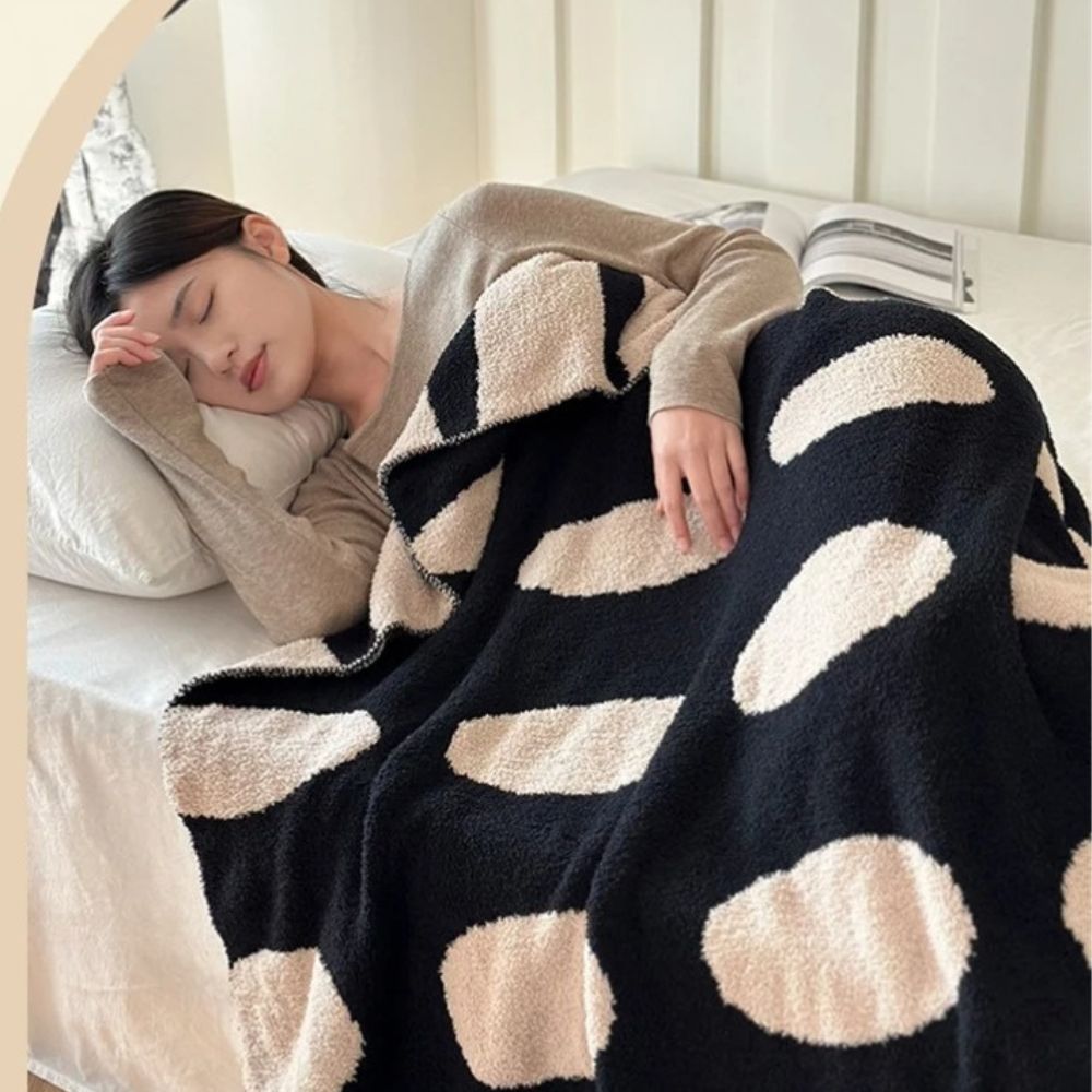 Fleecedecke Punkte Schwarz-Weiß 130x170cm Beidseitig Weiches Nylon Plaid Schlafzimmer Wohnzimmer Dekorativ | Sansoti