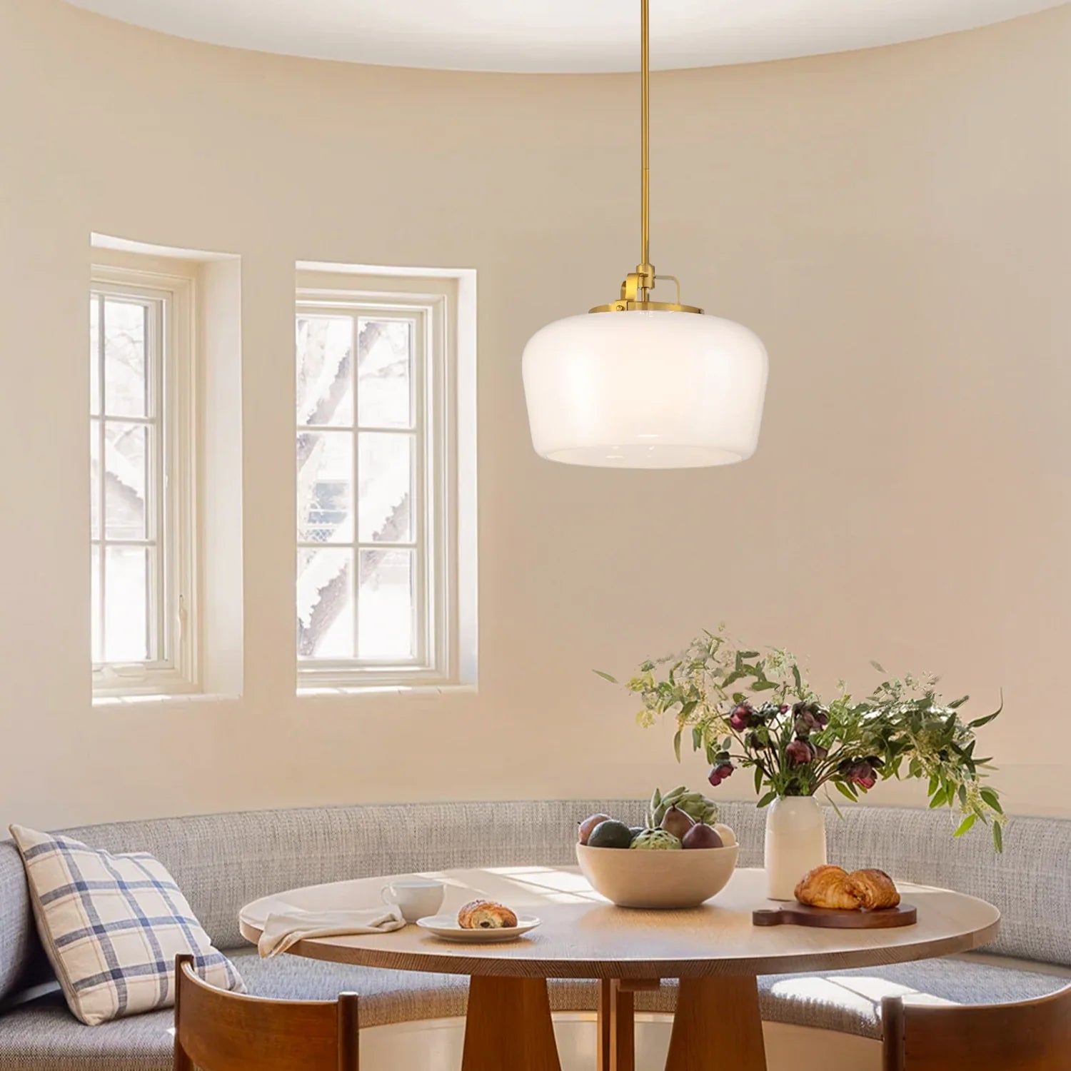 Hanglamp met Opaal Wit Glazen Kap en Antique Brass Fitting – 3-Lichts Hangverlichting voor Keukeneiland Eetkamer Woonkamer Scandinavisch Interieur | Sansoti