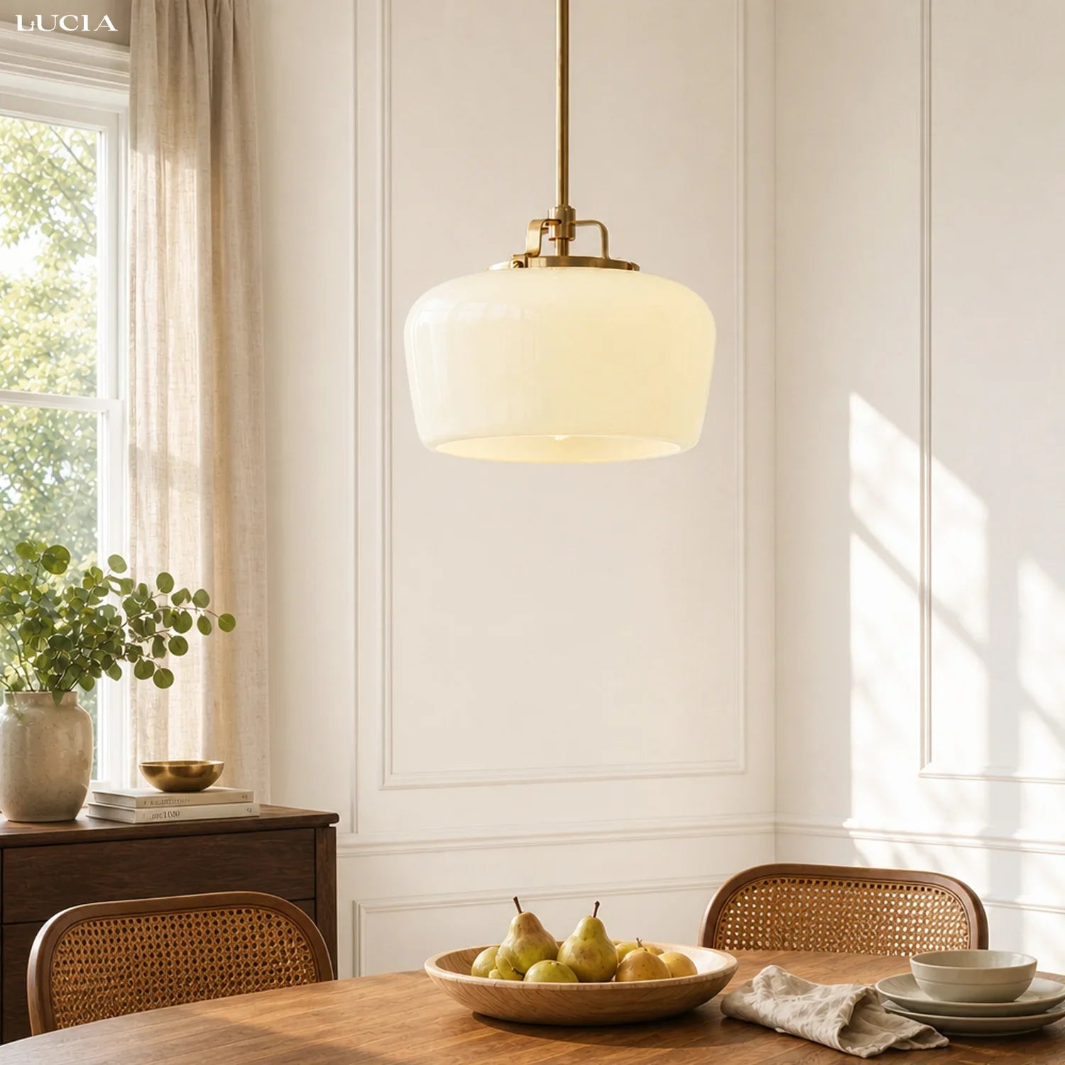 Hanglamp met Opaal Wit Glazen Kap en Antique Brass Fitting – 3-Lichts Hangverlichting voor Keukeneiland Eetkamer Woonkamer Scandinavisch Interieur | Sansoti