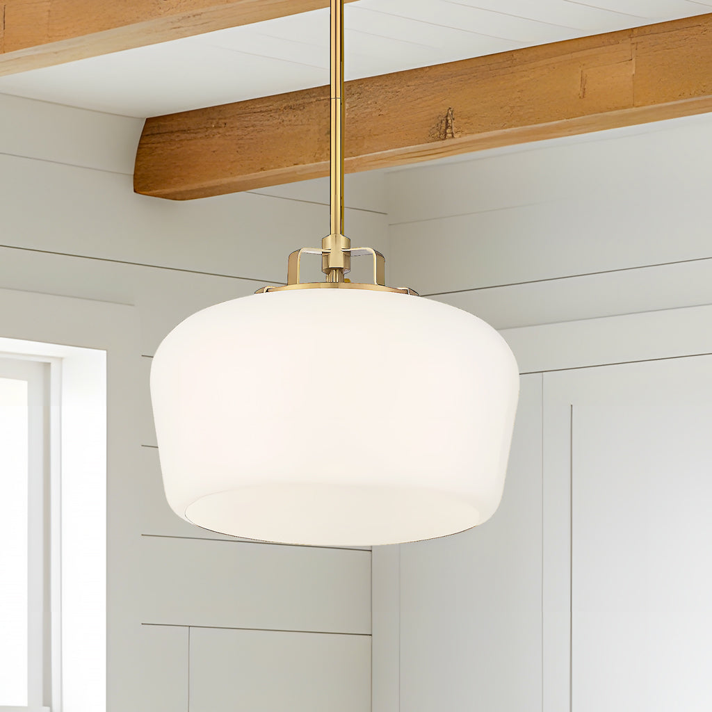 Hanglamp met Opaal Wit Glazen Kap en Antique Brass Fitting – 3-Lichts Hangverlichting voor Keukeneiland Eetkamer Woonkamer Scandinavisch Interieur | Sansoti