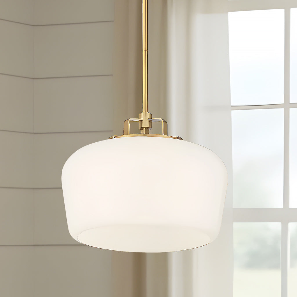 Hanglamp met Opaal Wit Glazen Kap en Antique Brass Fitting – 3-Lichts Hangverlichting voor Keukeneiland Eetkamer Woonkamer Scandinavisch Interieur | Sansoti