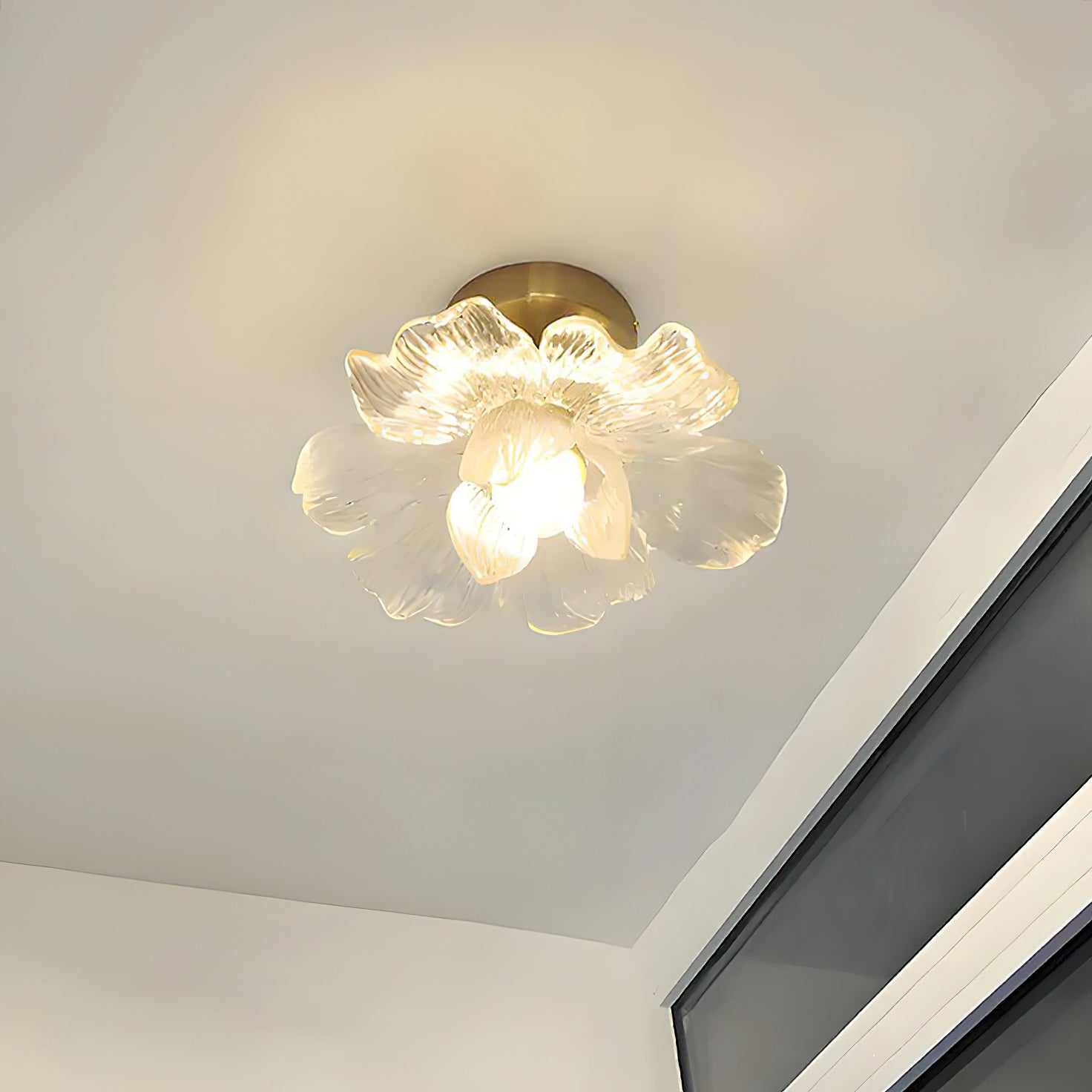 Plafondlamp met Bloesemontwerp in Hars en Messing – Elegante Verlichting voor Slaapkamer en Gang | Sansoti