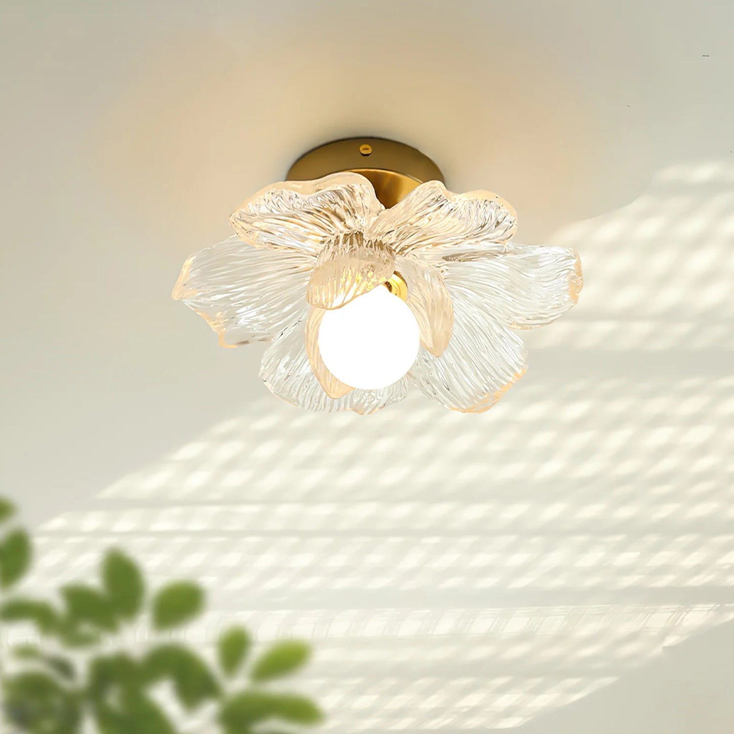 Plafondlamp met Bloesemontwerp in Hars en Messing – Elegante Verlichting voor Slaapkamer en Gang | Sansoti
