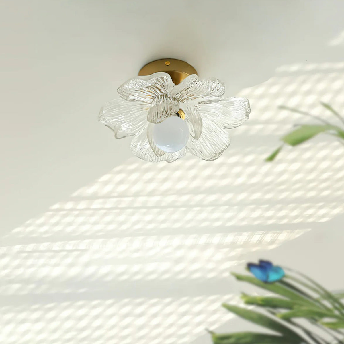 Plafondlamp met Bloesemontwerp in Hars en Messing – Elegante Verlichting voor Slaapkamer en Gang | Sansoti