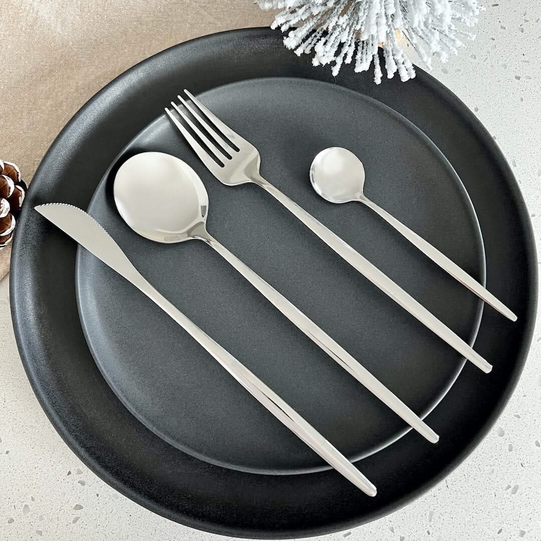 Bestek Set 4-delig RVS Zilverkleurig Modern Design voor Dagelijks Gebruik Feestelijke Diners en Stijlvolle Tafelmomenten | Sansoti