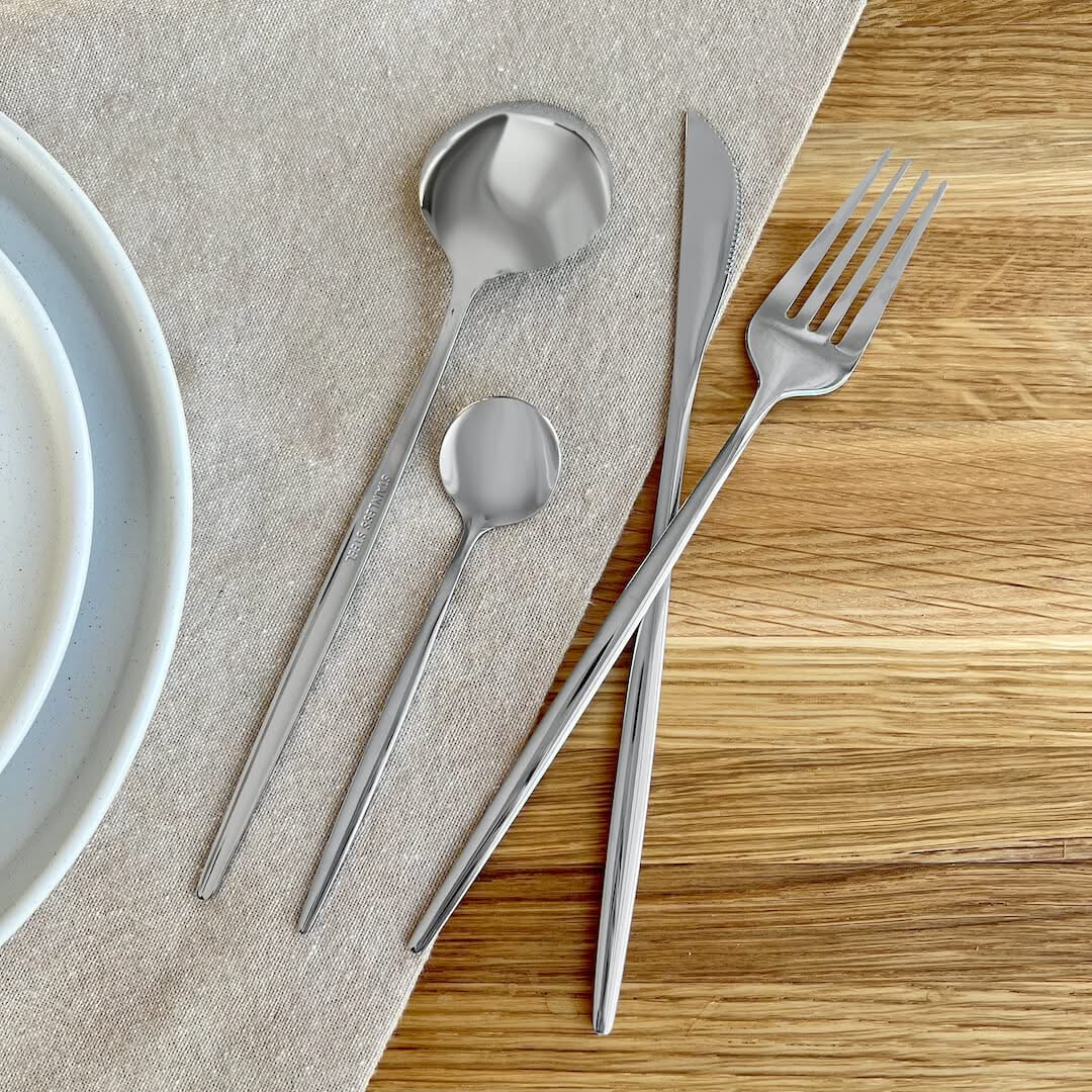 Bestek Set 4-delig RVS Zilverkleurig Modern Design voor Dagelijks Gebruik Feestelijke Diners en Stijlvolle Tafelmomenten | Sansoti