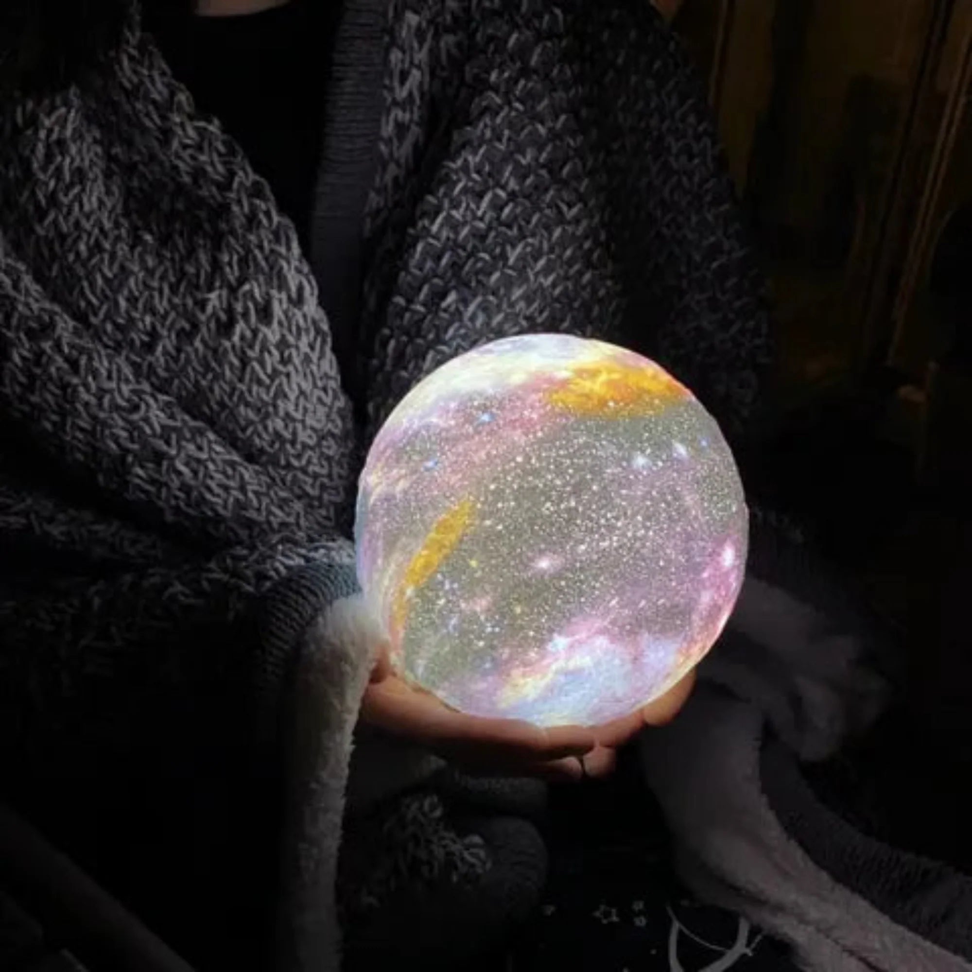 3D Galaxie Maanlamp met Houten Standaard Draadloos Dimbaar Sfeerverlichting Nachtlampje Tafelverlichting 16 Kleuren LED | Sansoti