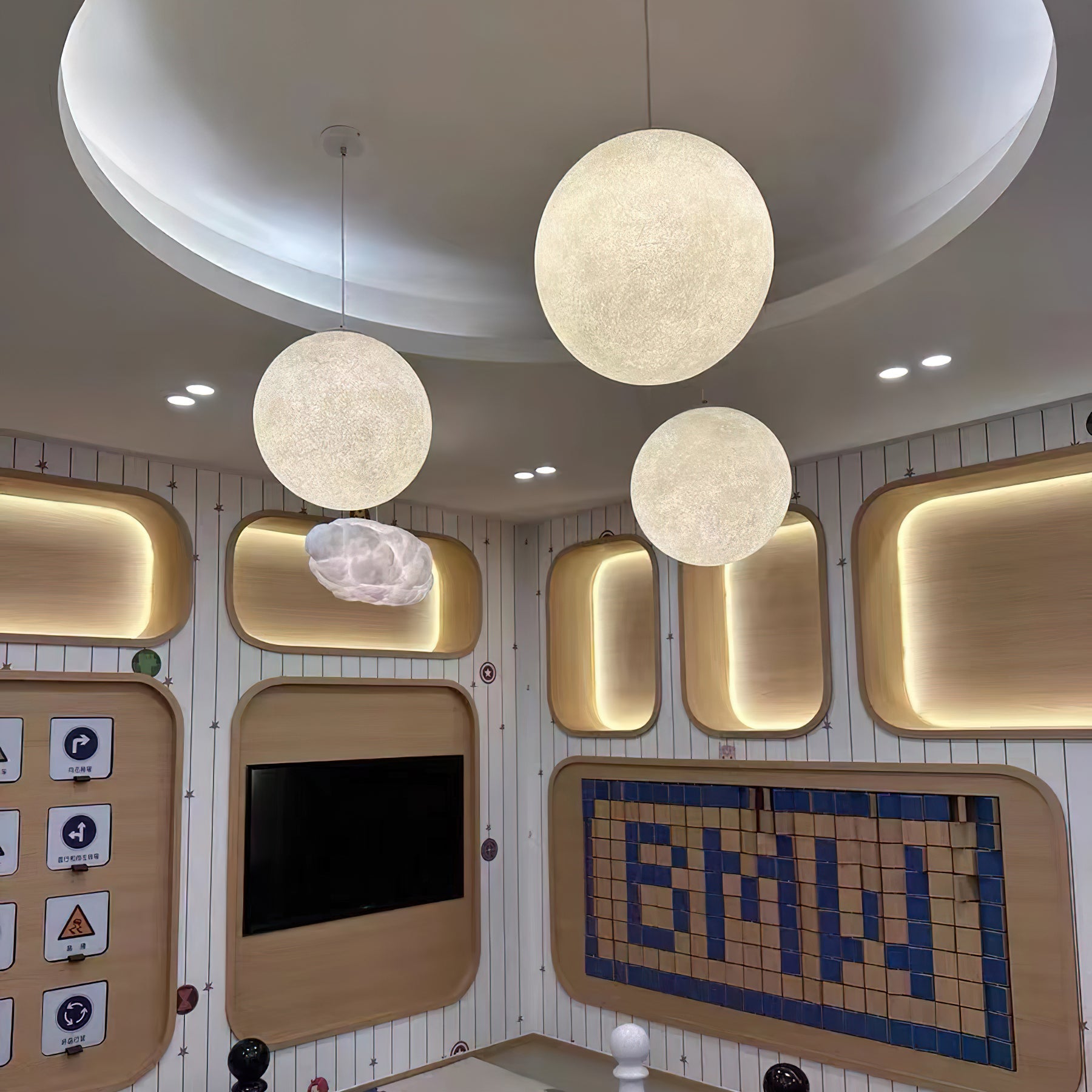 Maan Hanglamp – Realistische Textuur – 8 Maten Beschikbaar – Romantische Maanbol voor Slaapkamer Eetkamer Kinderkamer – Dimbaar Warm Licht – Schuine Plafondadapter Inbegrepen | Sansoti