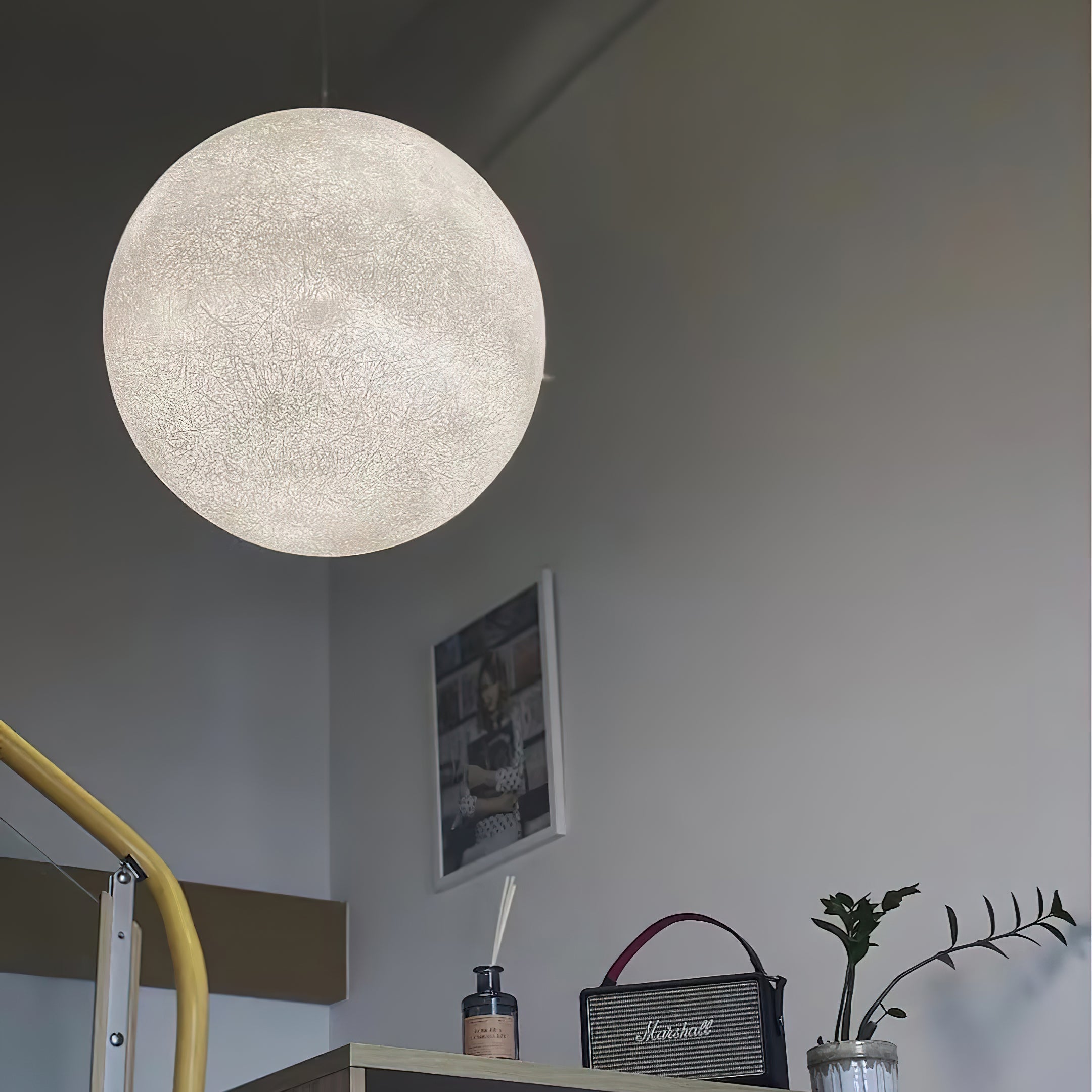 Maan Hanglamp – Realistische Textuur – 8 Maten Beschikbaar – Romantische Maanbol voor Slaapkamer Eetkamer Kinderkamer – Dimbaar Warm Licht – Schuine Plafondadapter Inbegrepen | Sansoti