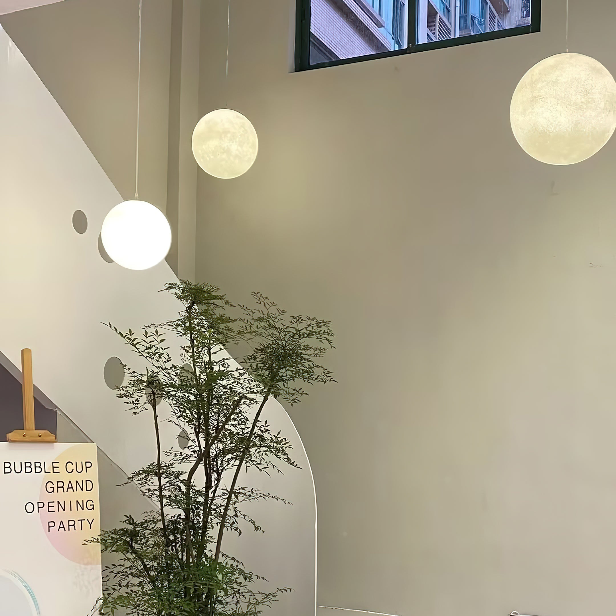 Maan Hanglamp – Realistische Textuur – 8 Maten Beschikbaar – Romantische Maanbol voor Slaapkamer Eetkamer Kinderkamer – Dimbaar Warm Licht – Schuine Plafondadapter Inbegrepen | Sansoti