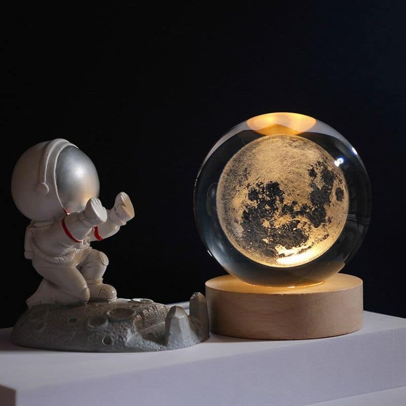 Glazen Bol met LED Verlichting 7cm Kosmos Ontwerp Decoratieve Nachtlamp Houten Standaard USB Sfeerlamp | Sansoti