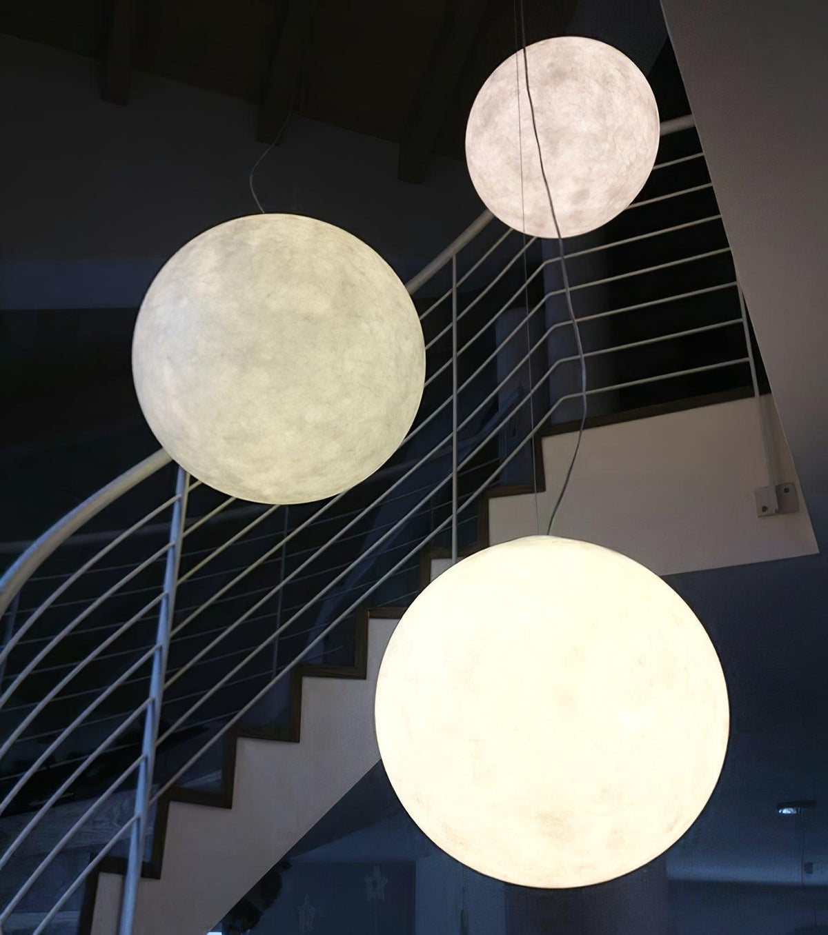 Hanging Moon Lamp, Spherical White Design, Adjustable 25-100cm, Ambient Lighting, Modern Living Room Décor | Sansoti