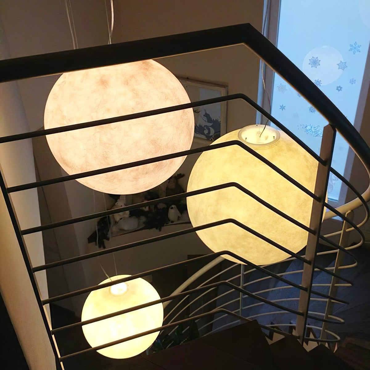Hanging Moon Lamp, Spherical White Design, Adjustable 25-100cm, Ambient Lighting, Modern Living Room Décor | Sansoti
